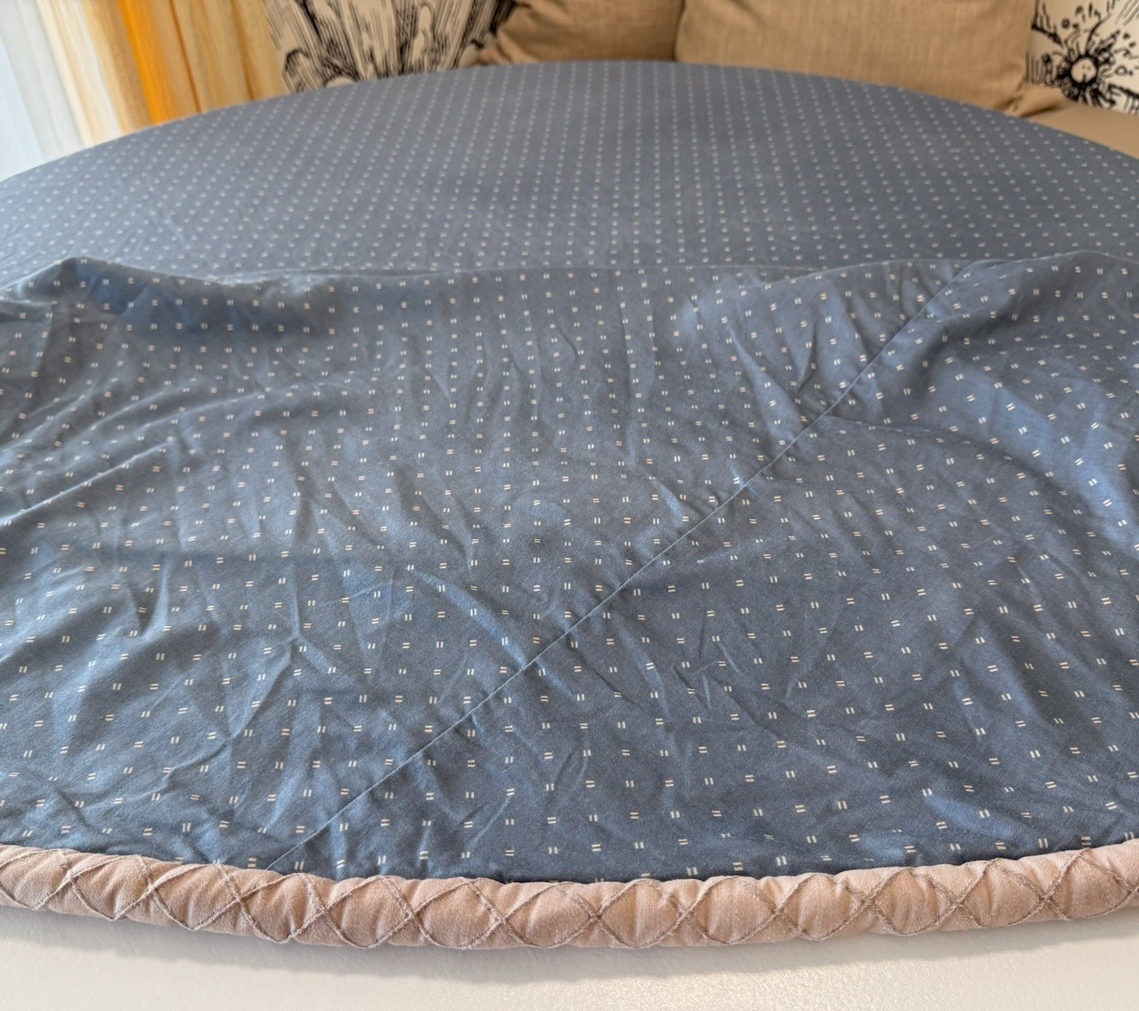 Vintage Tablecloth 95'' Round Blue Custom Made Lined 1'' Rolled Trim Vintage Tablecloth 95'' Round Blue Custom Made Lined 1'' Rolled Trim
