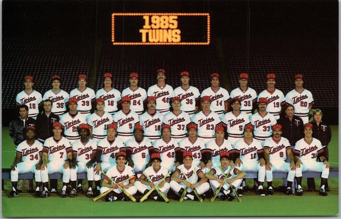 1985 MINNESOTA TWINS Baseball Postcard in Metrodome / Kirby Puckett Kent Hrbeck