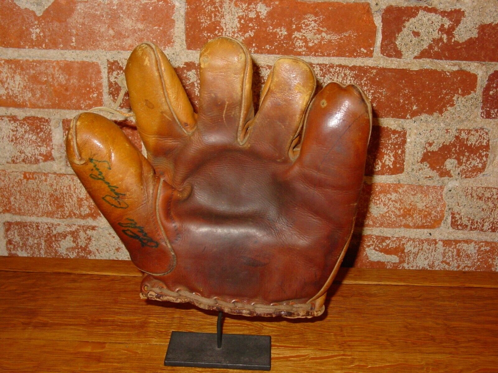 Antique Luke Appling Signed 1940's baseball glove-JSA----15786