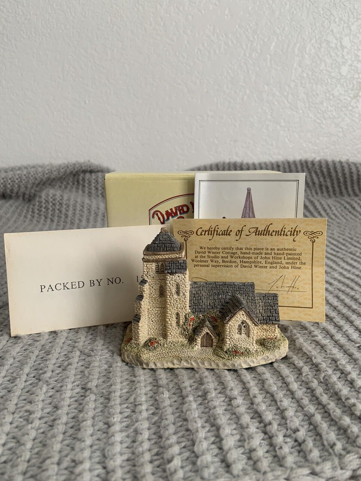 David Winter Cottages- RARE- 1985 St George’s Church Box & Deed Included