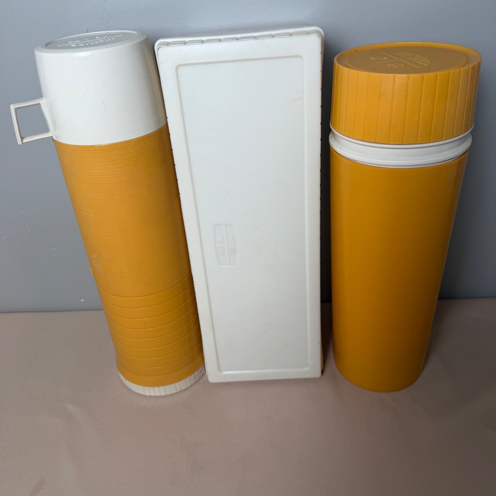Vintage 1970s King Seeley Thermos Picnic Set Harvest Gold 7402 USA 3 Pc Vintage 1970s King Seeley Thermos Picnic Set Harvest Gold 7402 USA 3 Pc