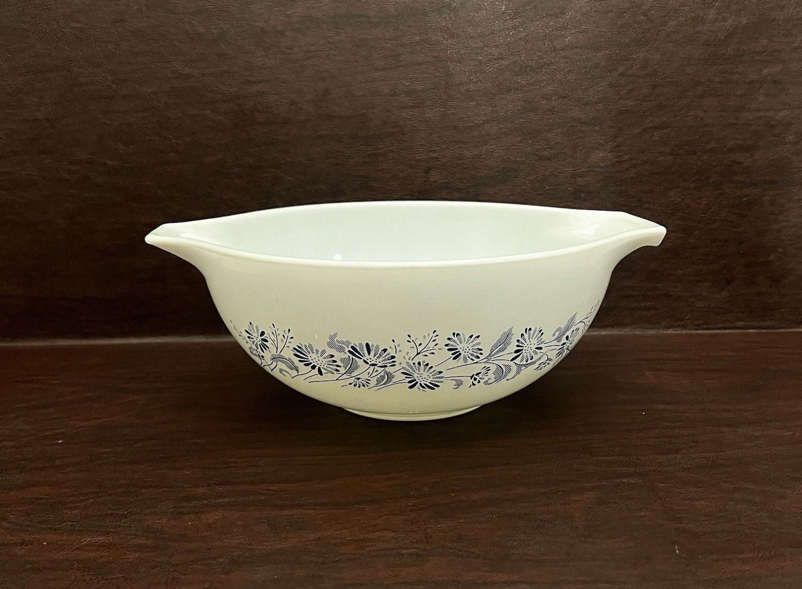 VTG Pyrex Colonial Mist Cinderella Mixing Bowl #443 Blue Daisy White Opal 2.5Qt VTG Pyrex Colonial Mist Cinderella Mixing Bowl #443 Blue Daisy White Opal 2.5Qt