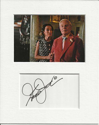 Derek Jacobi the crown signed genuine authentic autograph signature display COA