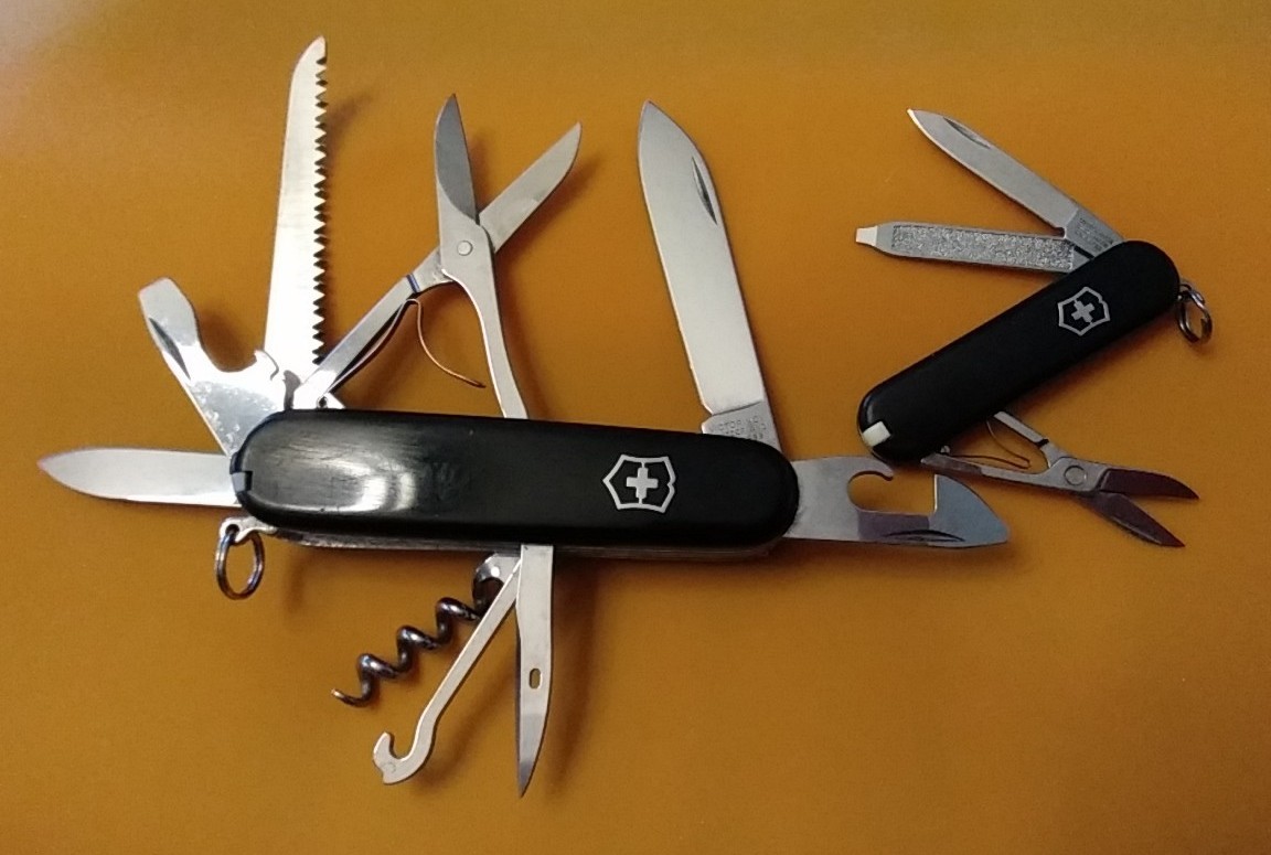 π¨π Victorinox HUNTSMAN + Classic SD π¨π Great Condition 2 SAKS For 1 Price π¨π Victorinox HUNTSMAN + Classic SD π¨π Great Condition 2 SAKS For 1 Price