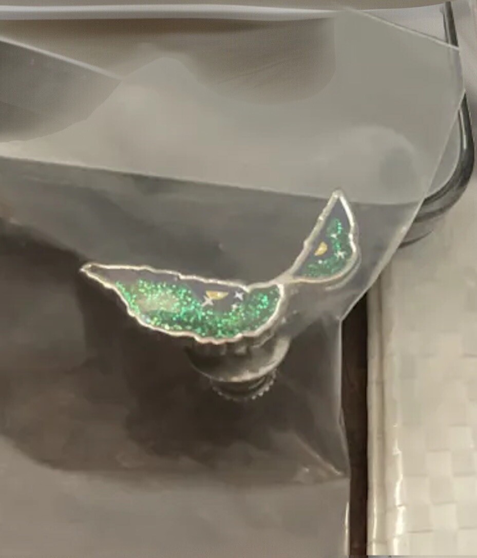 SUPREME EYES PIN SLIVER / FW21 WEEK 7 (100% AUTHENTIC) (BRAND NEW) SUPREME EYES PIN SLIVER / FW21 WEEK 7 (100% AUTHENTIC) (BRAND NEW)