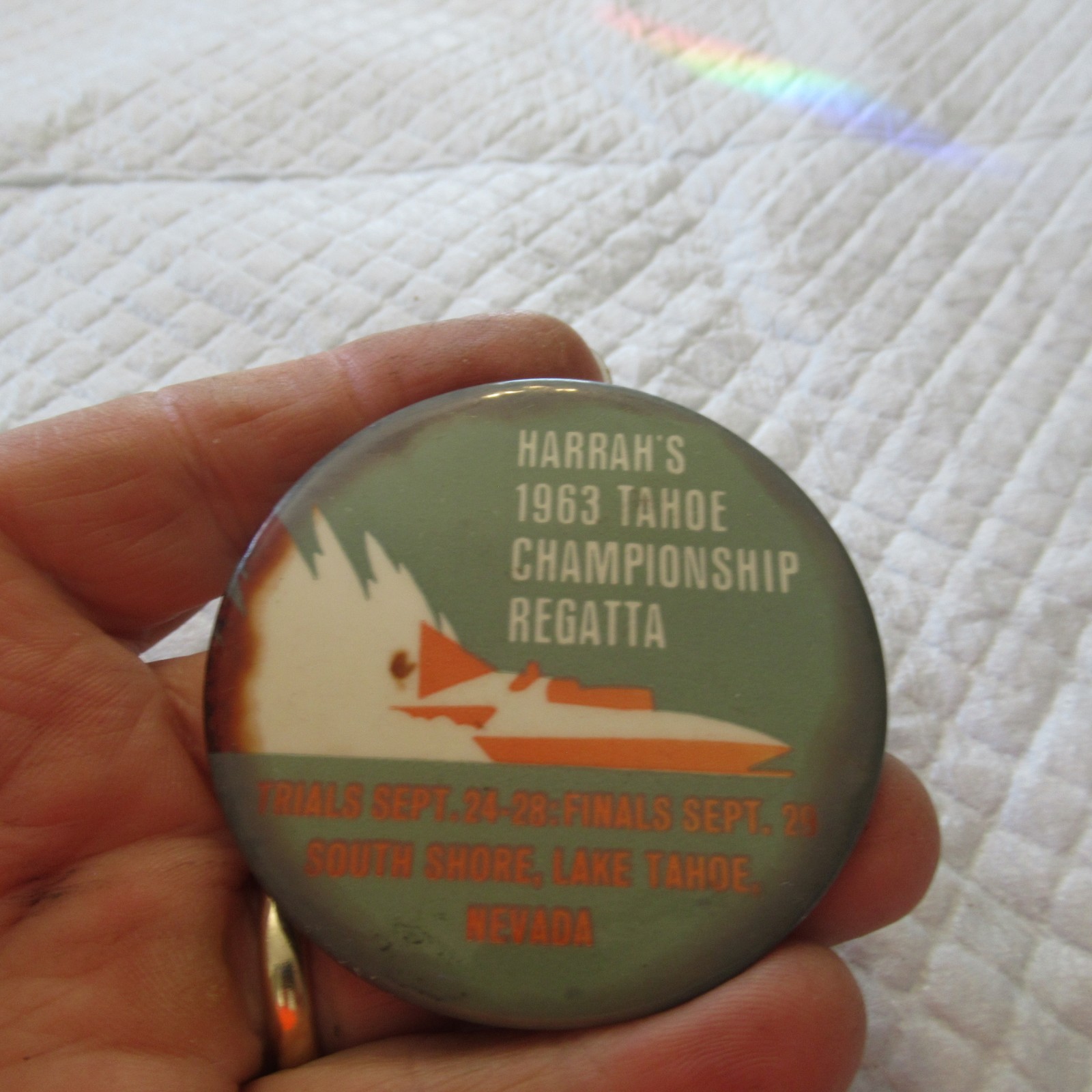 VINTAGE ORIGINAL HARRAH\'S 1963 TAHOE CHAMPIONSHIP REGATTA  BOAT RACES PINBACK
