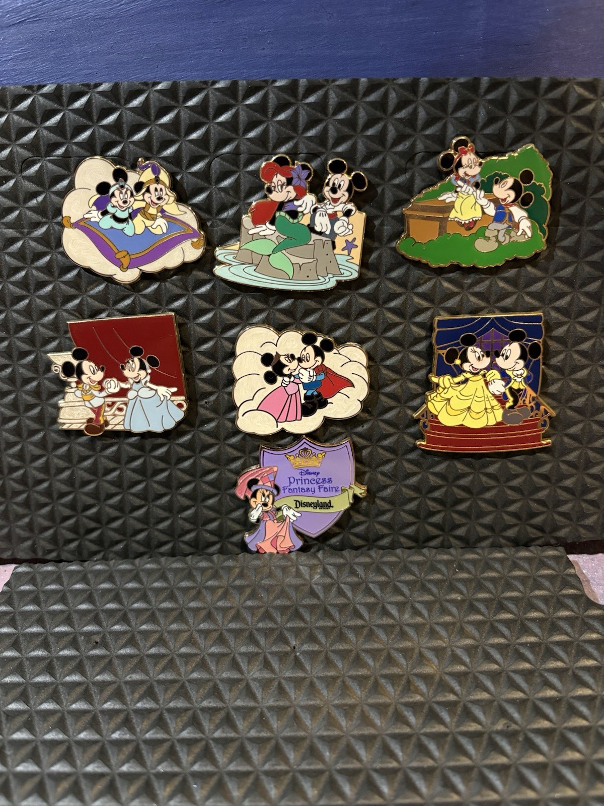 Lot of 7 Official Disney Trading Pins - Mickey & Minnie Mouse 