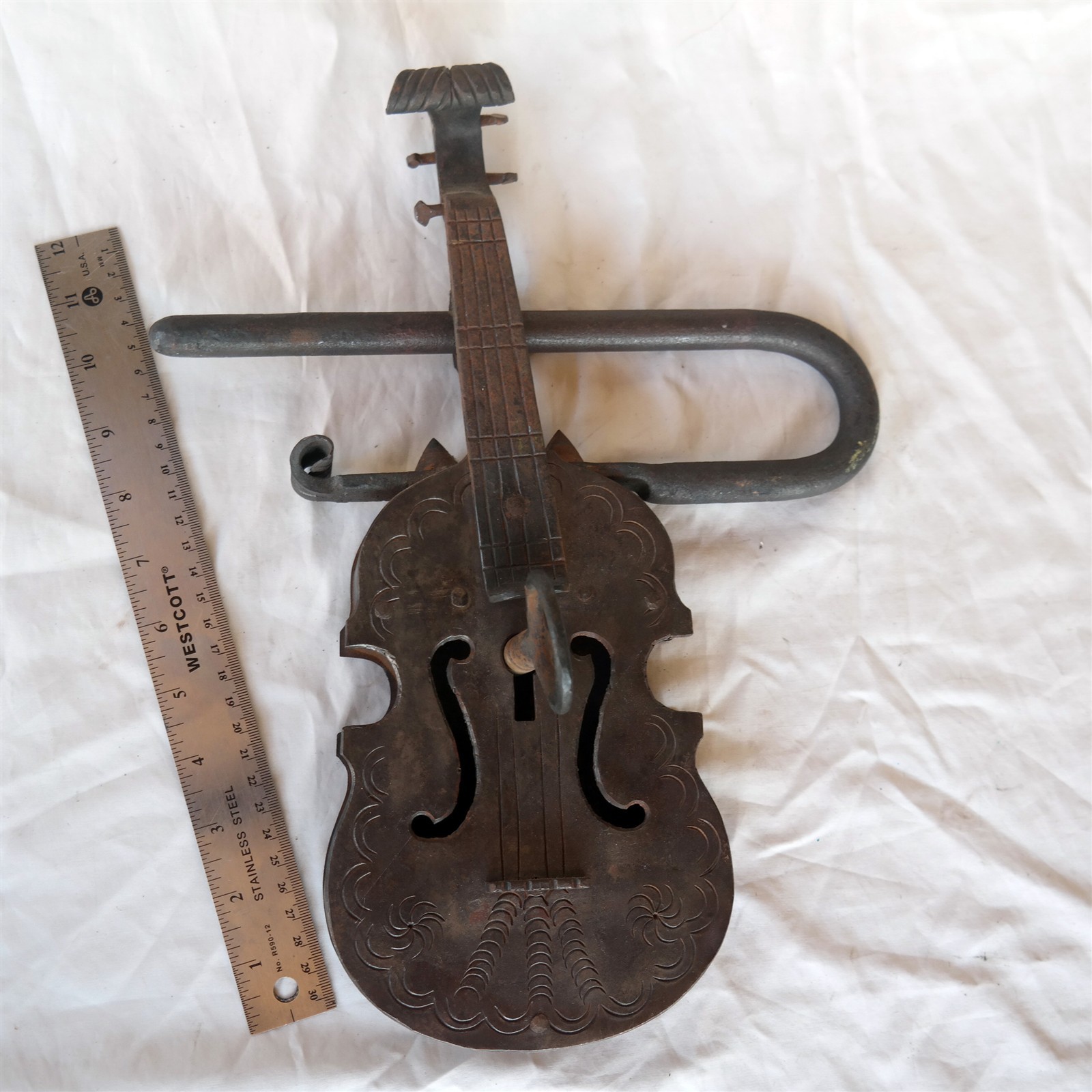 Vtg / Antique large violin Shaped PadLock Lock W/ skeleton key (READ) Vtg / Antique large violin Shaped PadLock Lock W/ skeleton key (READ)