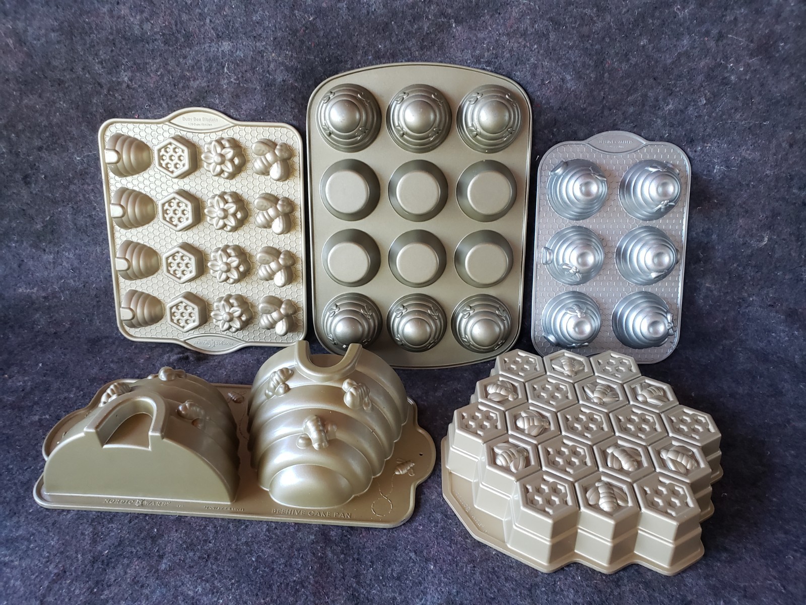 5 pieces of beehive bake pans, nordicware Busy Bee Bitelets, Beehive Cakelets, 5 pieces of beehive bake pans, nordicware Busy Bee Bitelets, Beehive Cakelets,