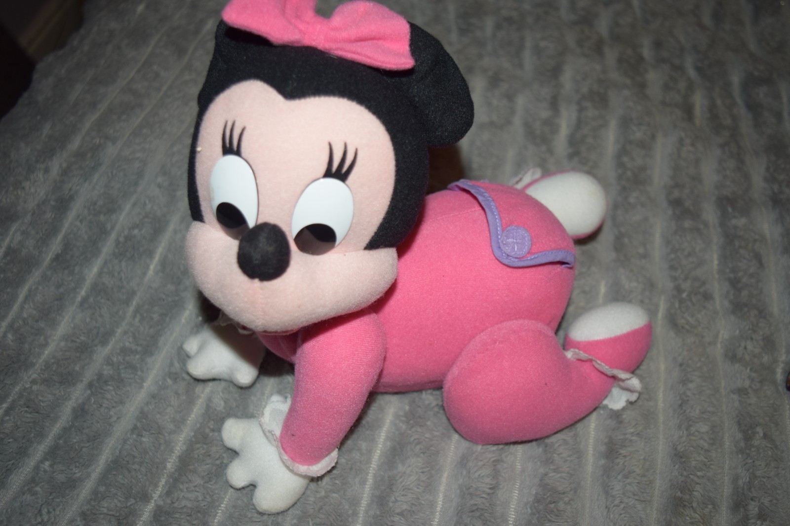 1995 Mattel Disney Baby Minnie Mouse Crawling Plush Pink 10'' TESTED GWO 1995 Mattel Disney Baby Minnie Mouse Crawling Plush Pink 10'' TESTED GWO
