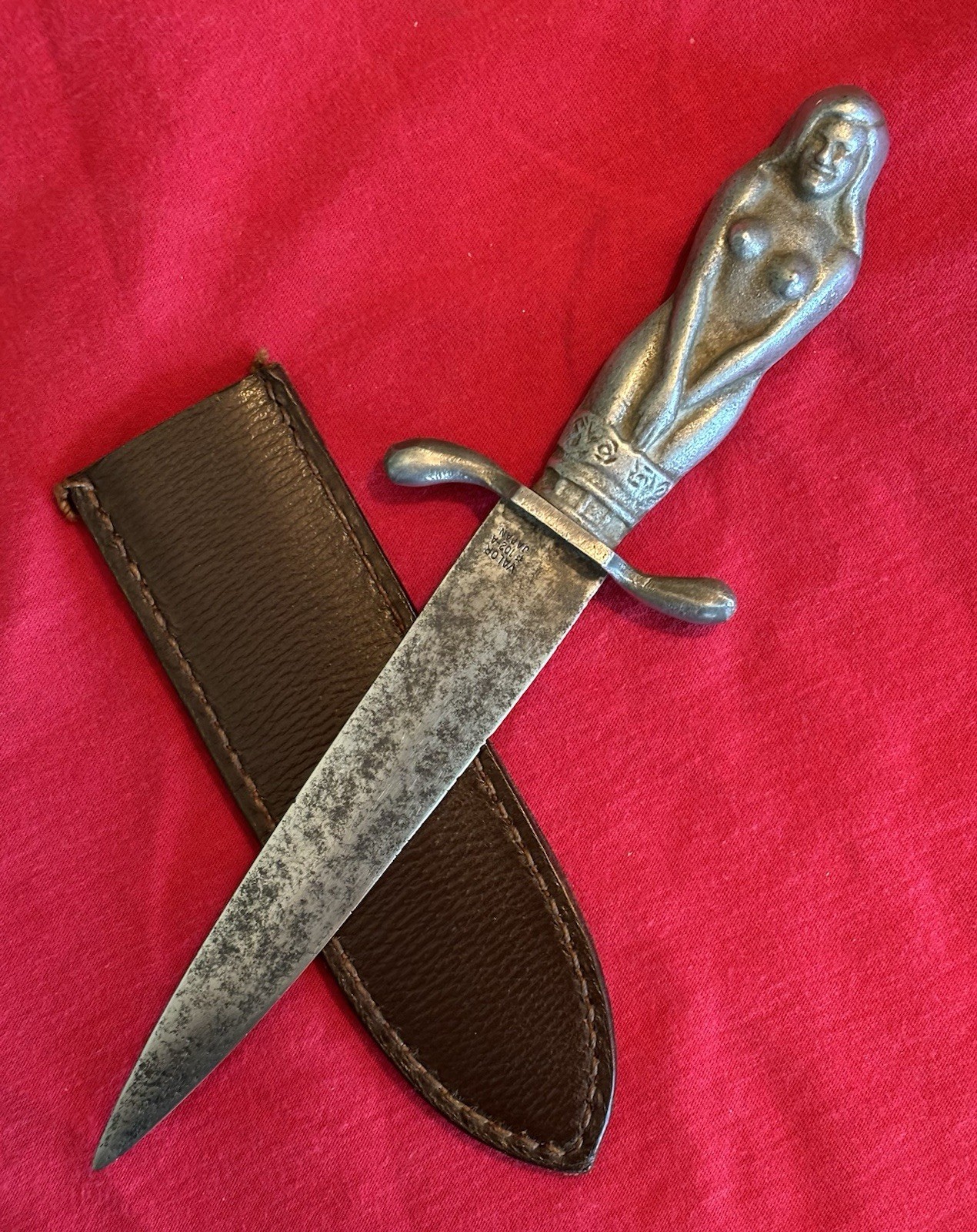 VINTAGE VALOR 102-A - JAPAN NUDE GIRL RARE DAGGER VINTAGE VALOR 102-A - JAPAN NUDE GIRL RARE DAGGER