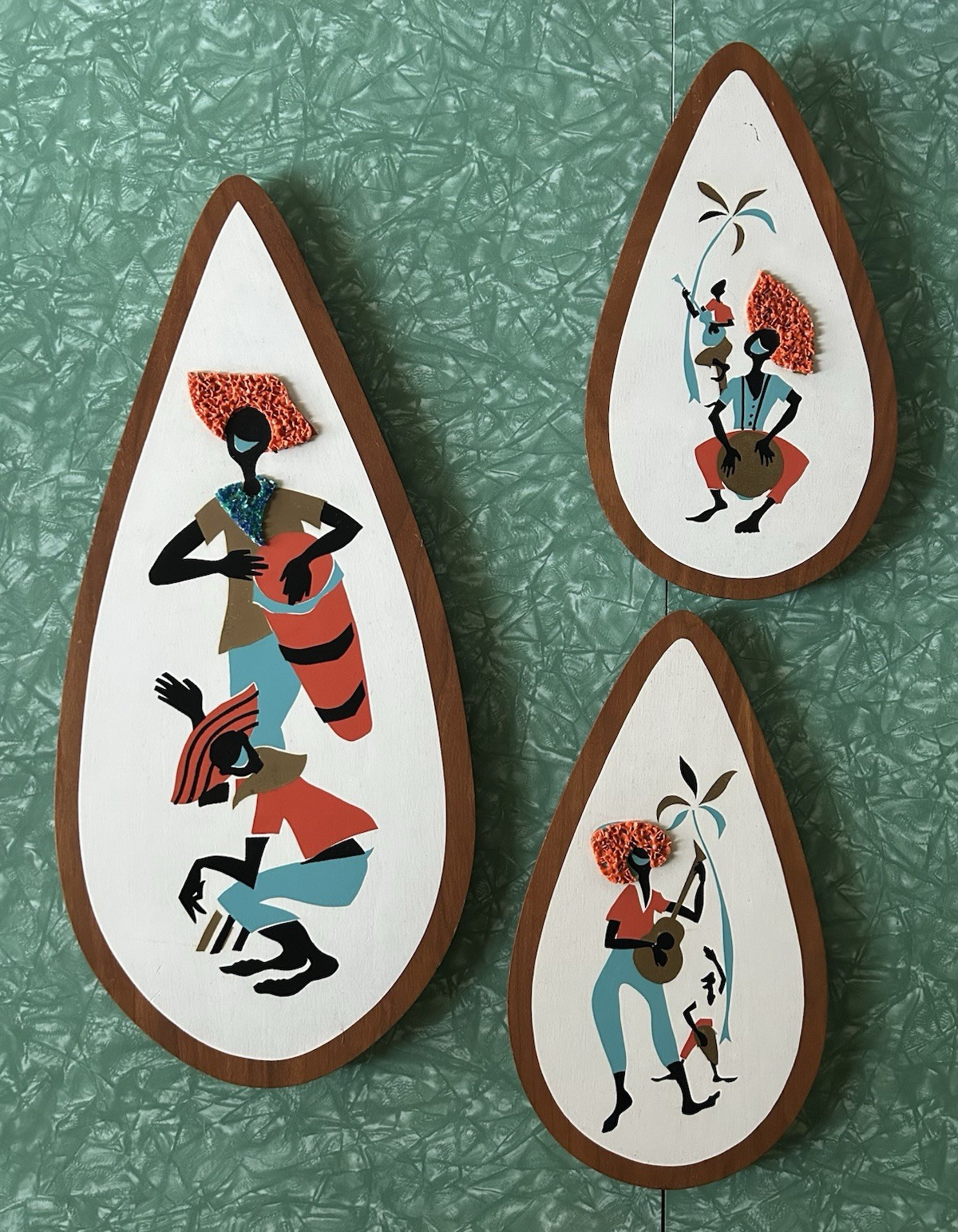 Set of 3 MCM Teardrop Wood Wall Plaques Set of 3 MCM Teardrop Wood Wall Plaques