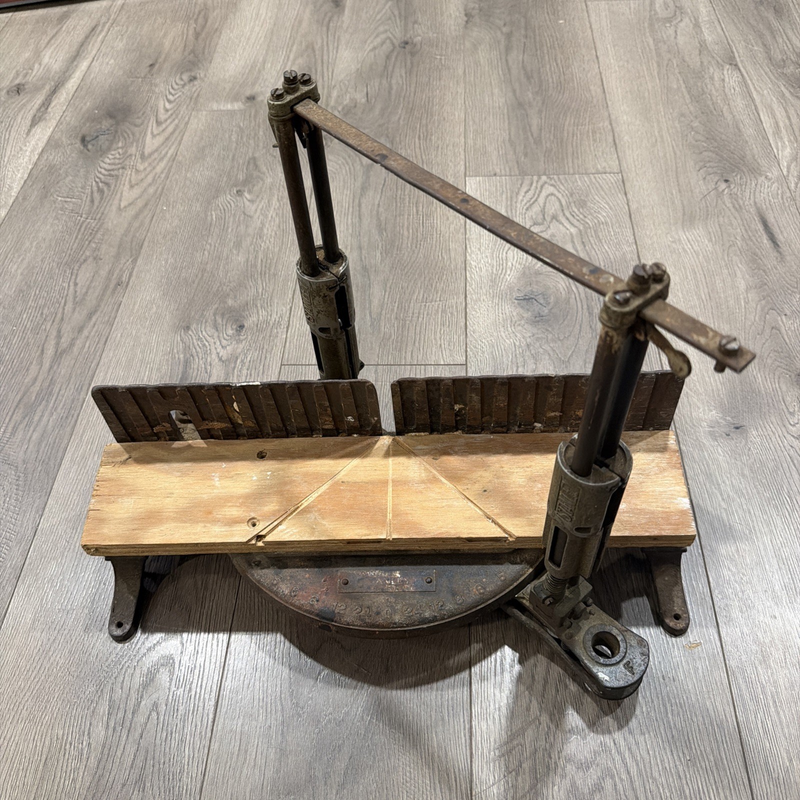 Vintage Stanley 246 Miter Box Wood Working Tools Rare Cast Iron Vintage Stanley 246 Miter Box Wood Working Tools Rare Cast Iron