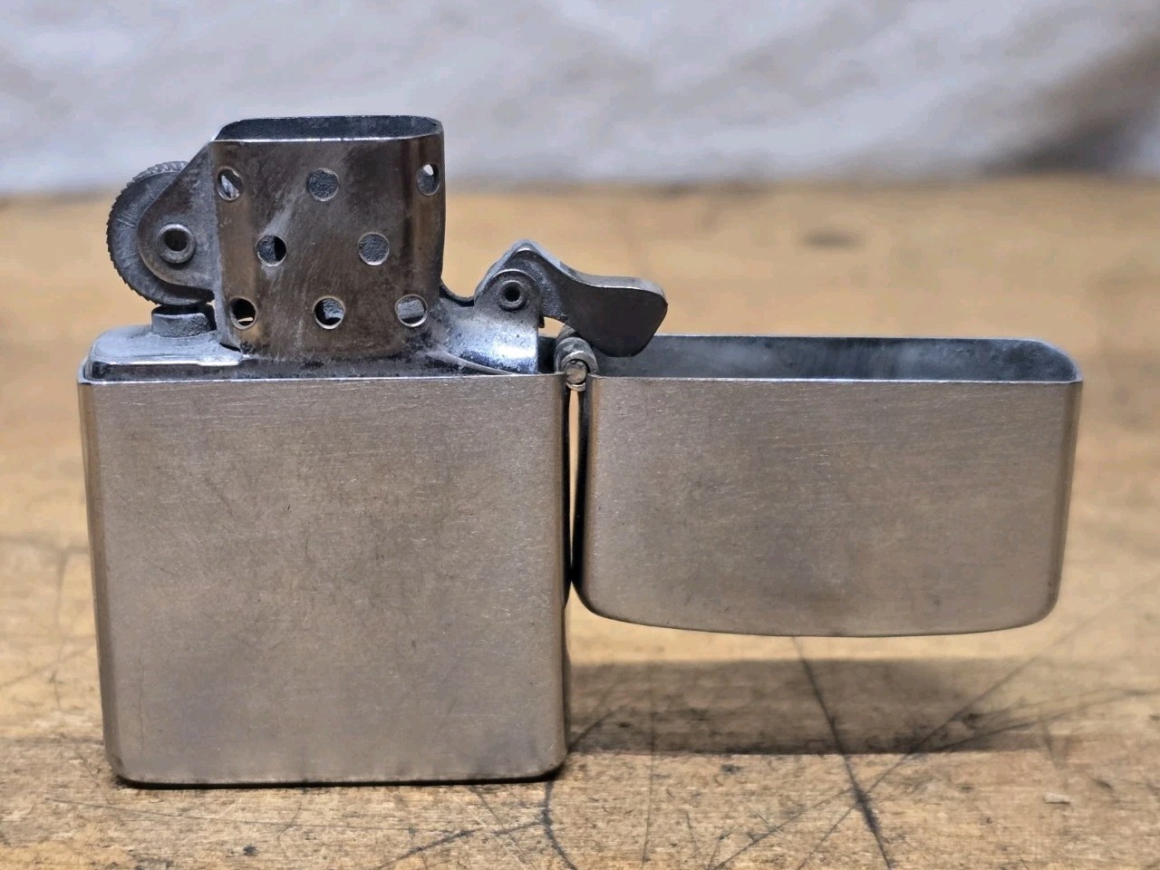 Vintage Zippo Lighter Chrome 3 Barrel Hinge 2032695 Bradford USA 1940s 16 Hole Vintage Zippo Lighter Chrome 3 Barrel Hinge 2032695 Bradford USA 1940s 16 Hole