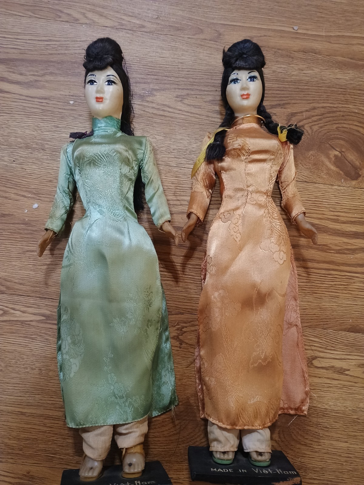 Vintage Souvenir Vietnamese Dolls Ao Dai Dress Silk Brocade Lot Of 2   16 Inches