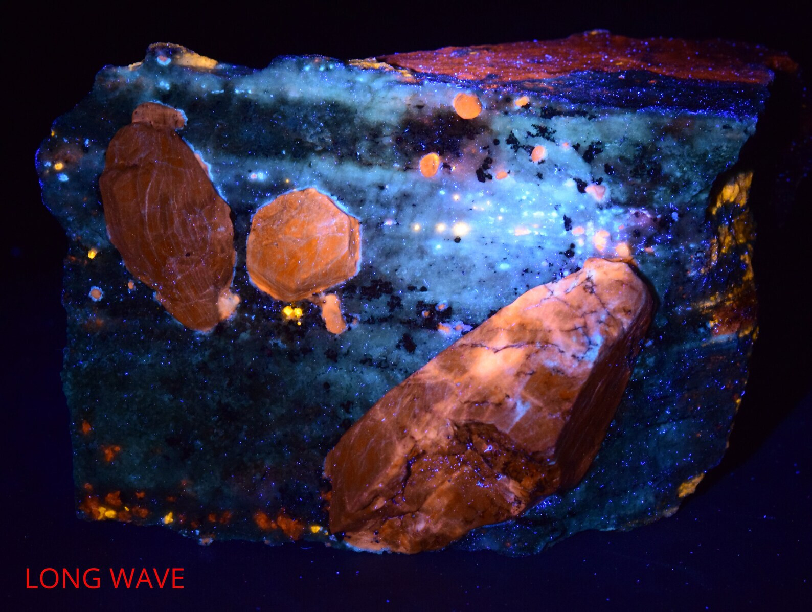 1105 Gram Rare Beautiful Fluorescent Afghanite Crystal On Matrix 1105 Gram Rare Beautiful Fluorescent Afghanite Crystal On Matrix