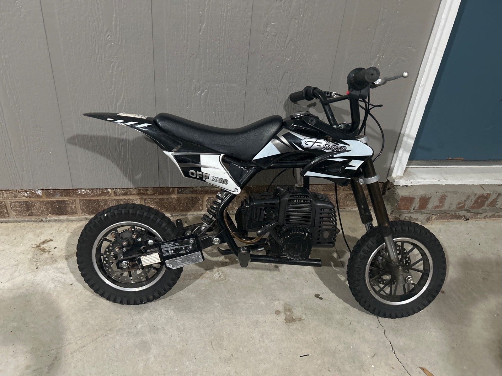 dirt bike for kids +broken chain the needs fixing dirt bike for kids +broken chain the needs fixing