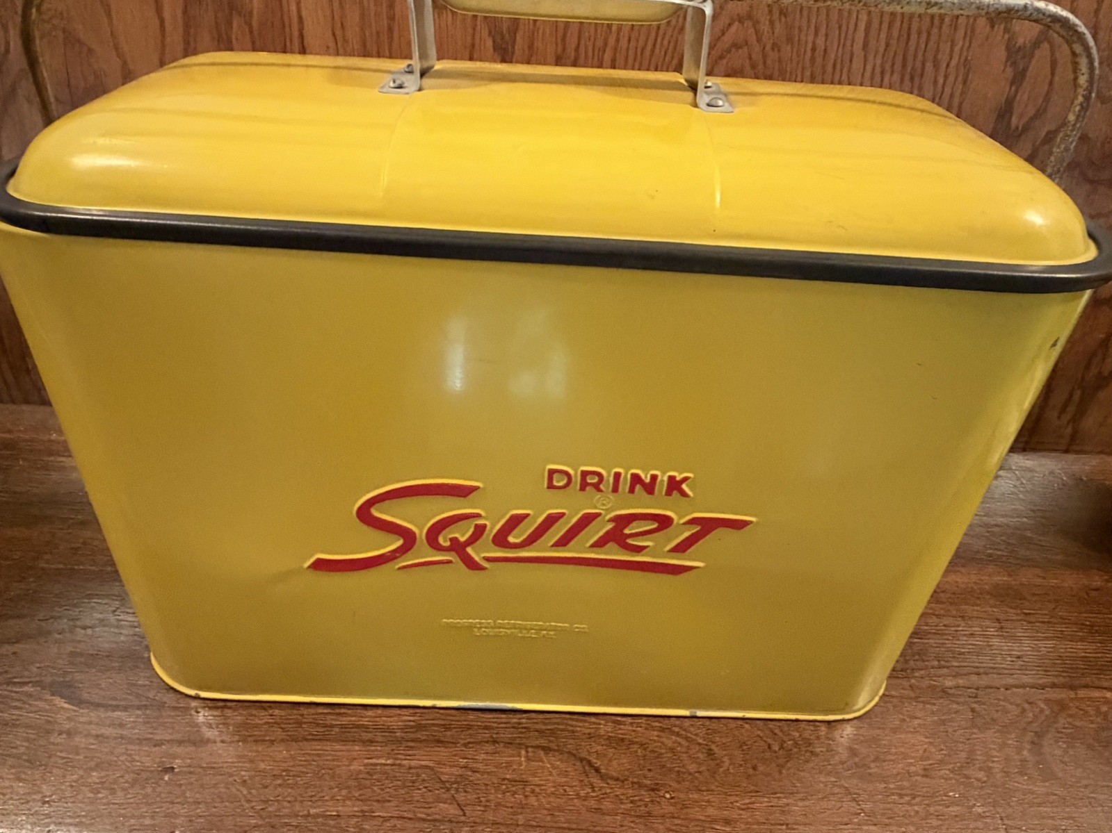 RARE VINTAGE 1950'S METAL DRINK SQUIRT SODA COOLER ICE CHEST SIGN WITH TRAY NICE