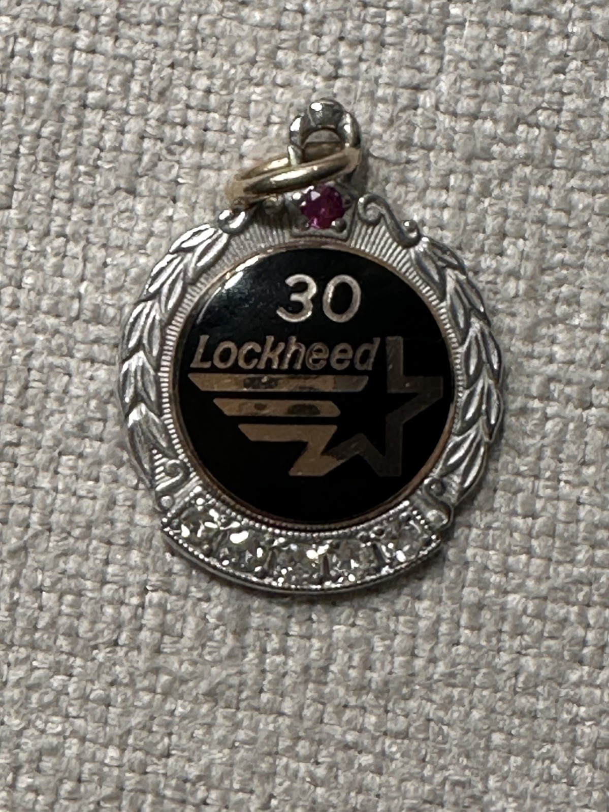 Vtg Lockheed 30 Year Service Award Pin 10k Gold 5 Diamonds Ruby Wreath 3.73g