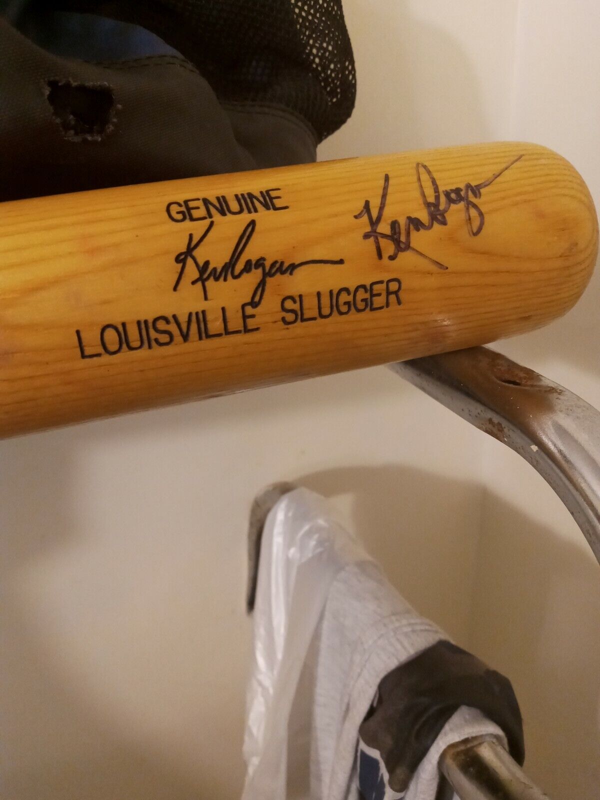 125 Louisville Slugger Bat Signed By Ken Rogers when he played for the Indians 