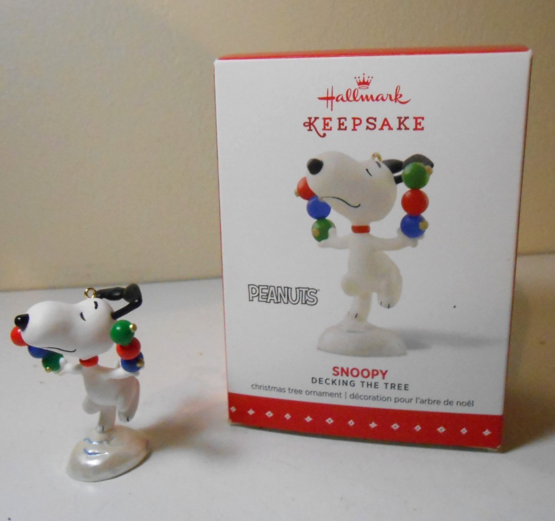 2015 Hallmark Ornament Peanuts Gang Snoopy Decking the Tree 2015 Hallmark Ornament Peanuts Gang Snoopy Decking the Tree