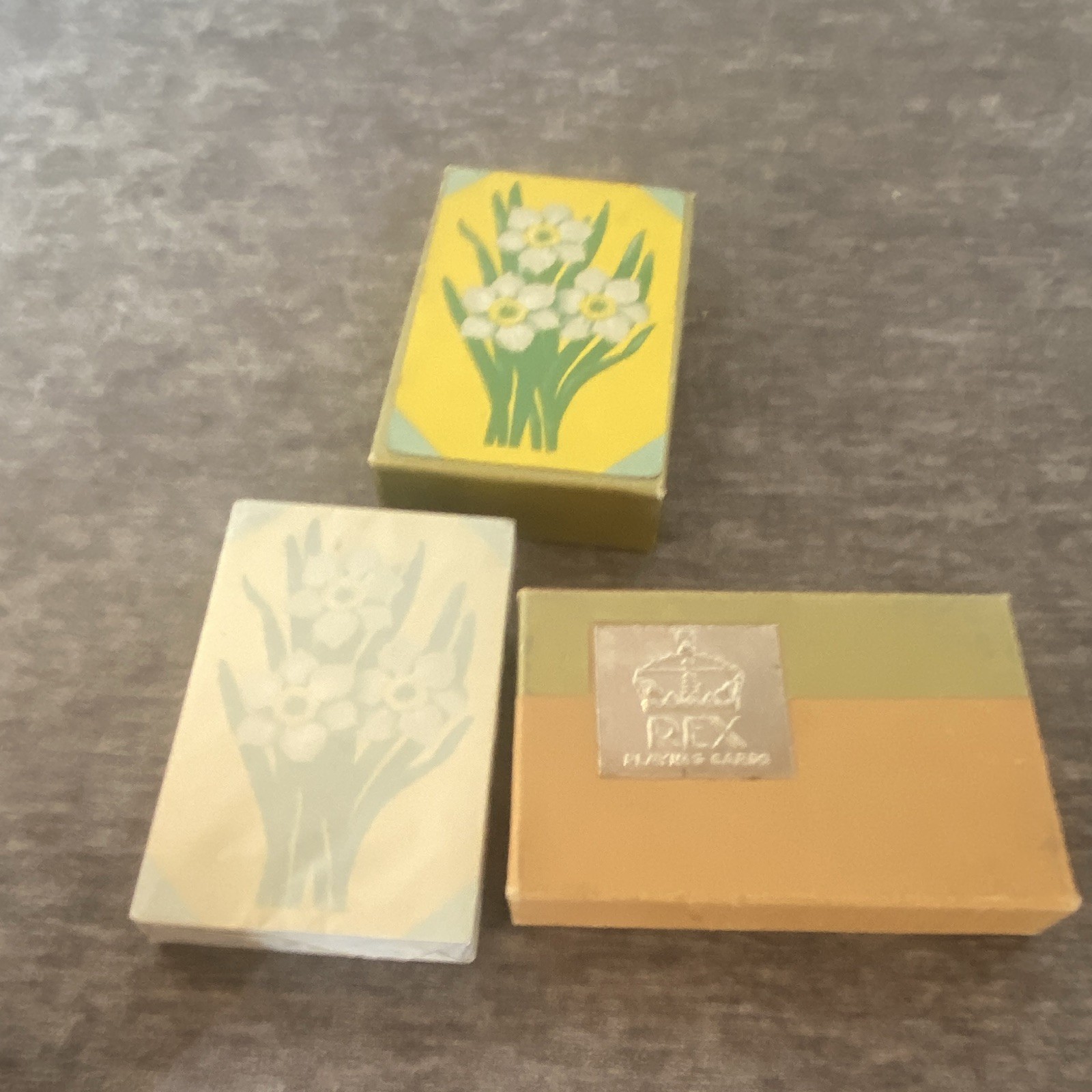 Vintage Rex Playing Cards Double Deck Bridge Set - Retro Daffodil Floral Backs Vintage Rex Playing Cards Double Deck Bridge Set - Retro Daffodil Floral Backs