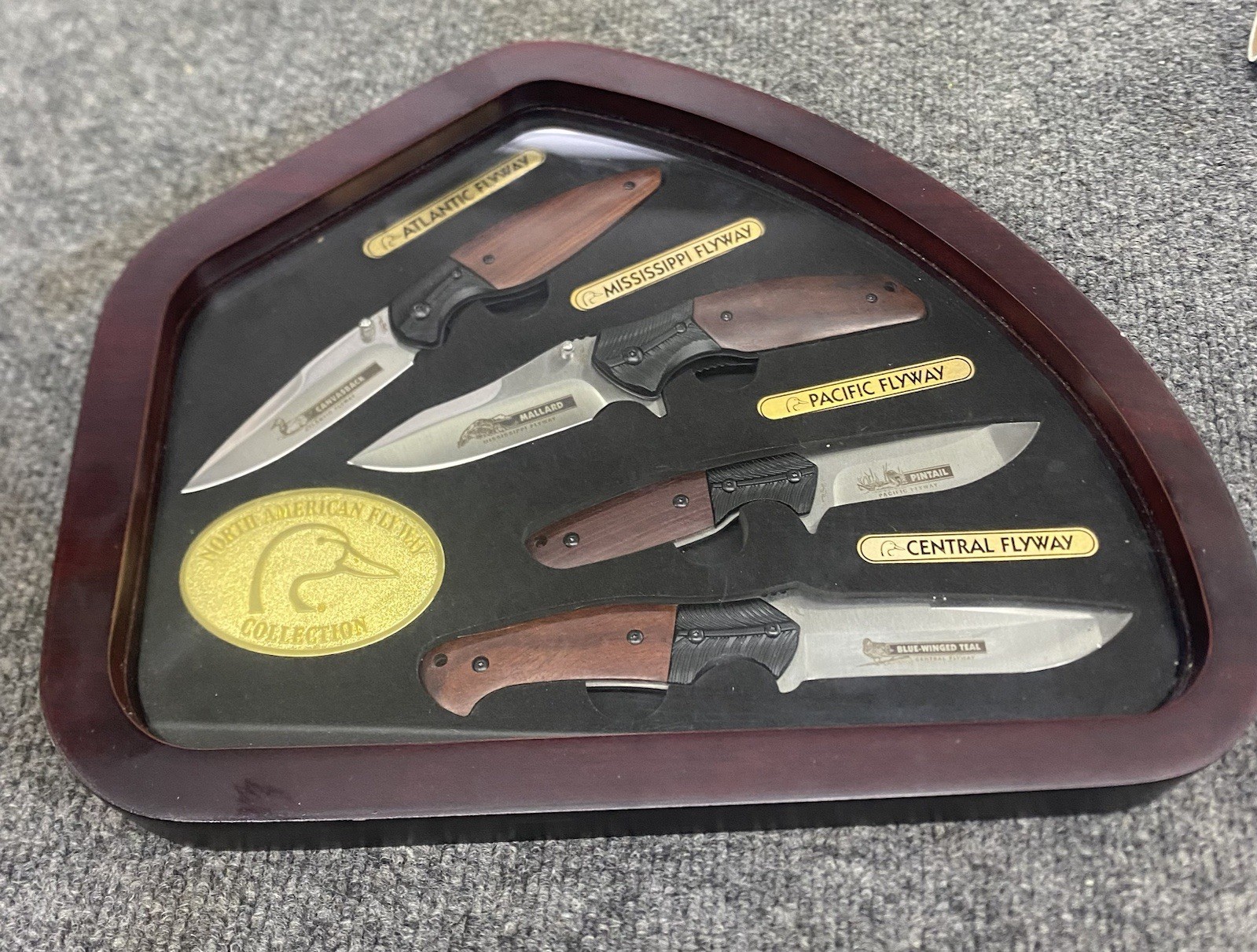 Ducks Unlimited North American Flyway Knife Collection