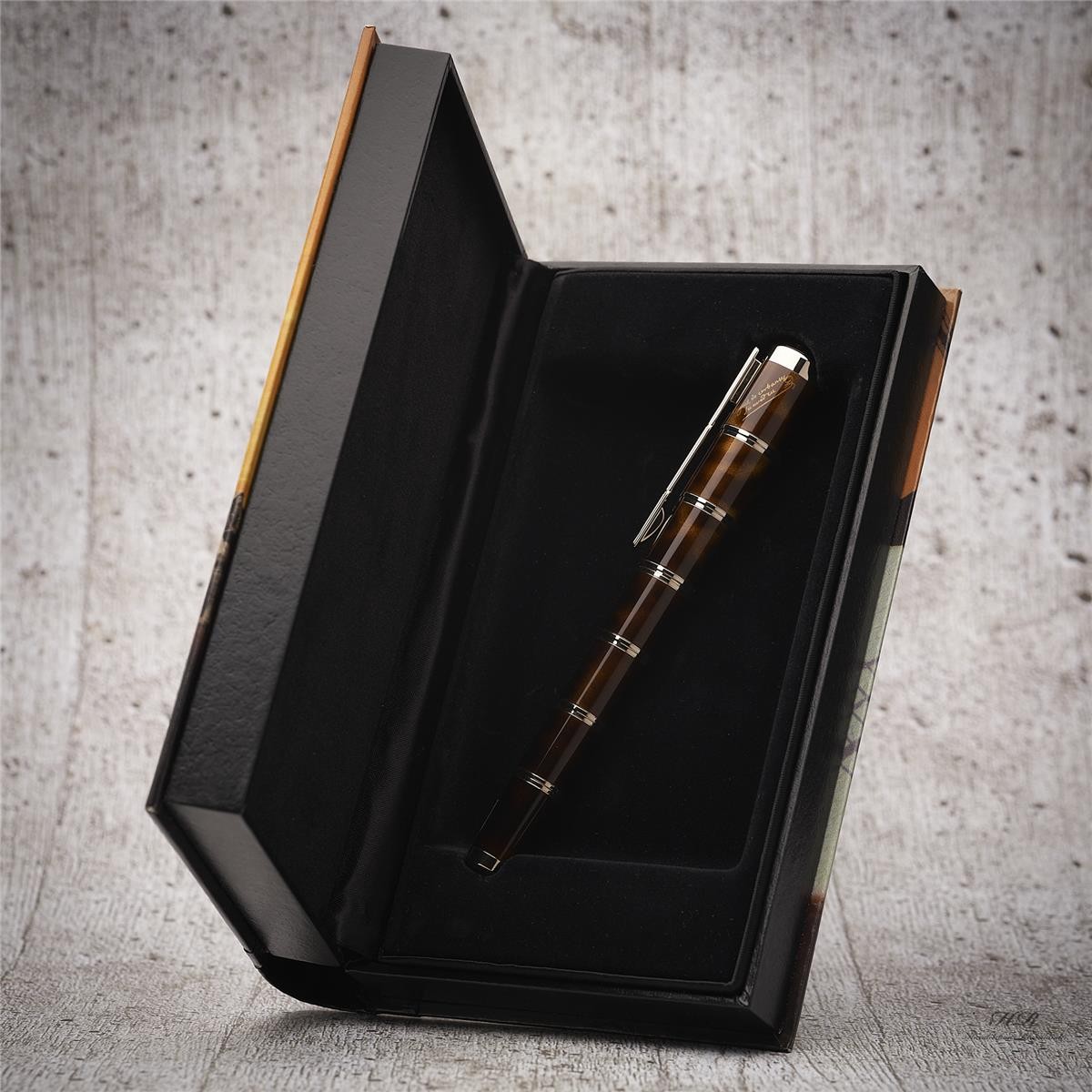 Montblanc Writers Edition from 2005 Miguel de Cervantes Fountain Pen ID 35578
