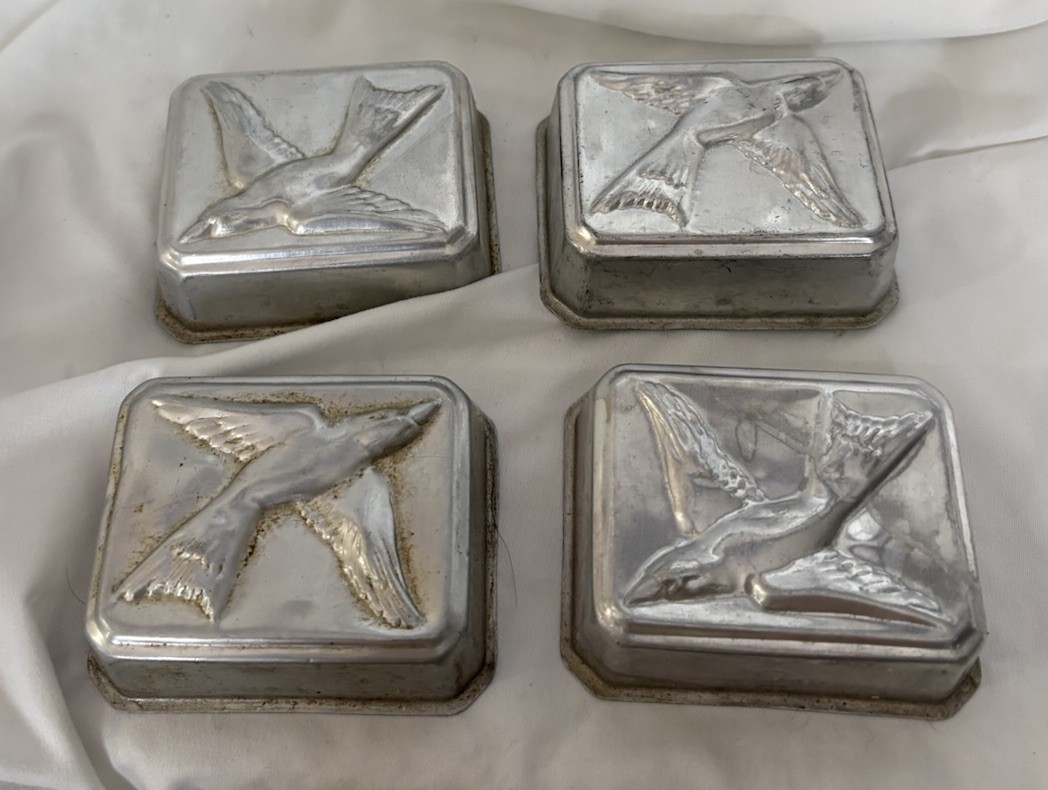 Set of 4 Vintage Aluminum Dove Birds Jello Cake Molds - Wall Hanging Decor Set of 4 Vintage Aluminum Dove Birds Jello Cake Molds - Wall Hanging Decor