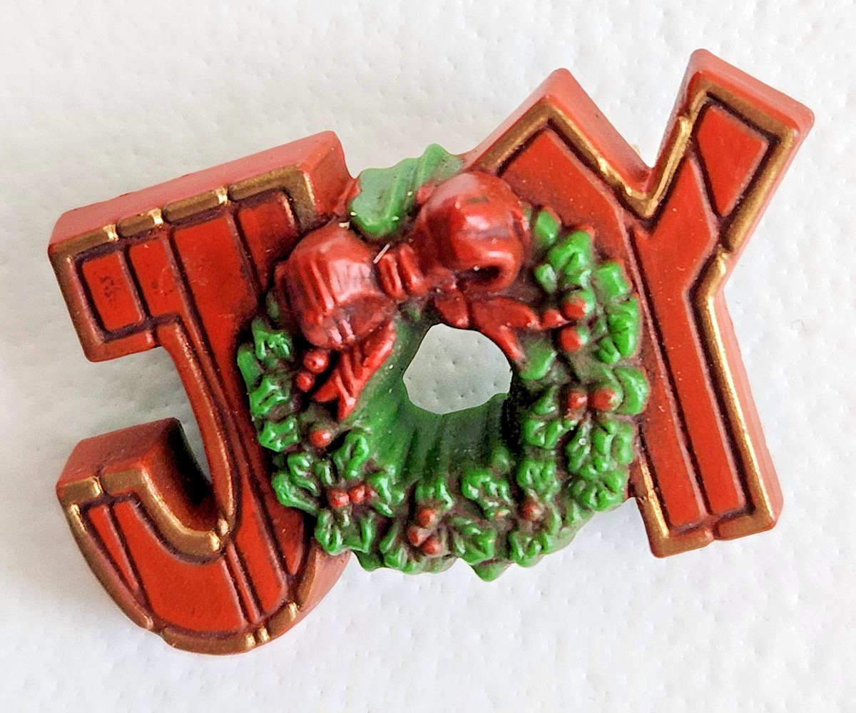 Hallmark PIN Christmas Vintage JOY WREATH 1977 Nostalgic WOOD LOOK Brooch Hallmark PIN Christmas Vintage JOY WREATH 1977 Nostalgic WOOD LOOK Brooch
