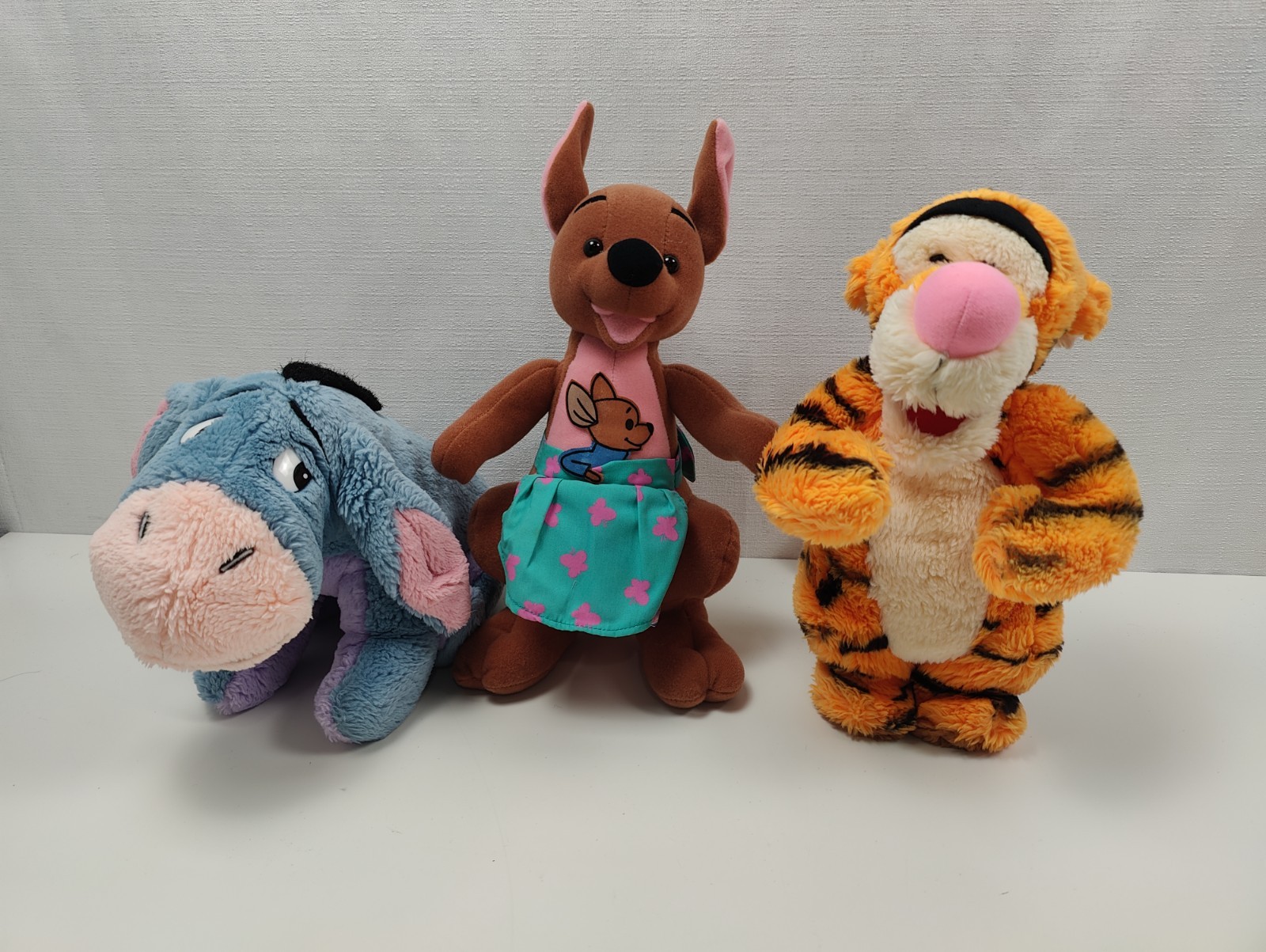 Vintage 1994 / 1995 Winnie The Pooh Plush Tigger Eeyore Kanga & Roo See Video Vintage 1994 / 1995 Winnie The Pooh Plush Tigger Eeyore Kanga & Roo See Video