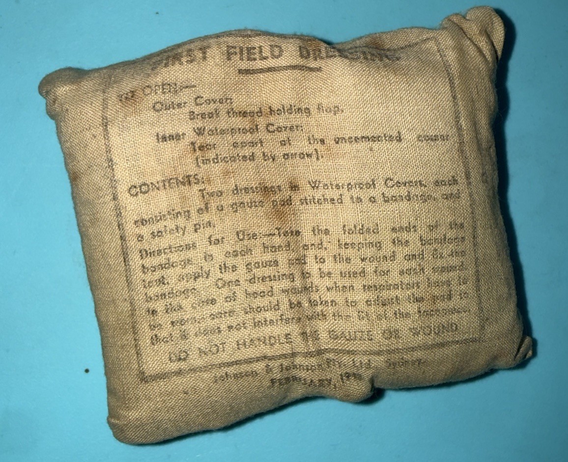 Original British / Australian First Field Dressing Bandage 1942 (MGJly37-AB11) Original British / Australian First Field Dressing Bandage 1942 (MGJly37-AB11)