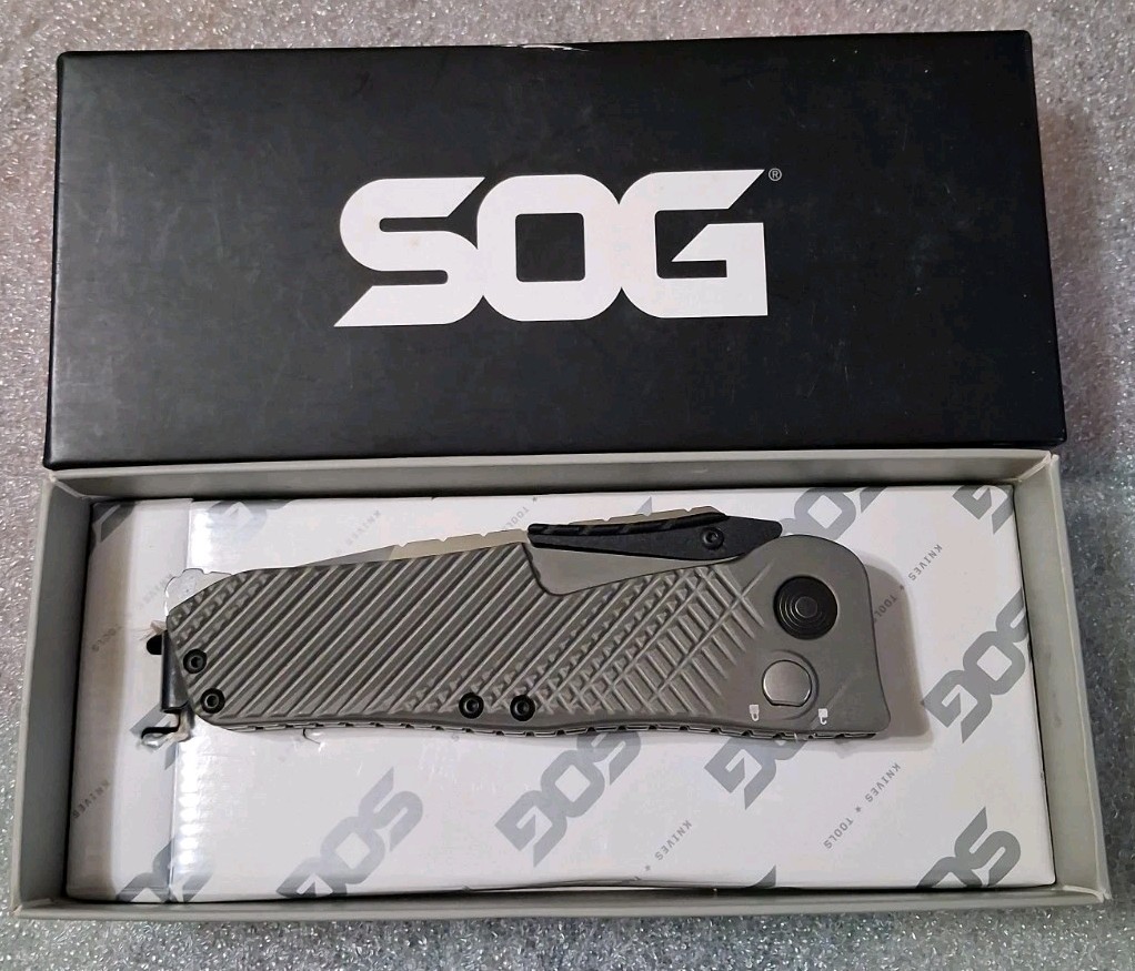 SOG Quake Knife**OPEN BOX**Extremely Sharp, Assisted Opening Blade On This Beast SOG Quake Knife**OPEN BOX**Extremely Sharp, Assisted Opening Blade On This Beast