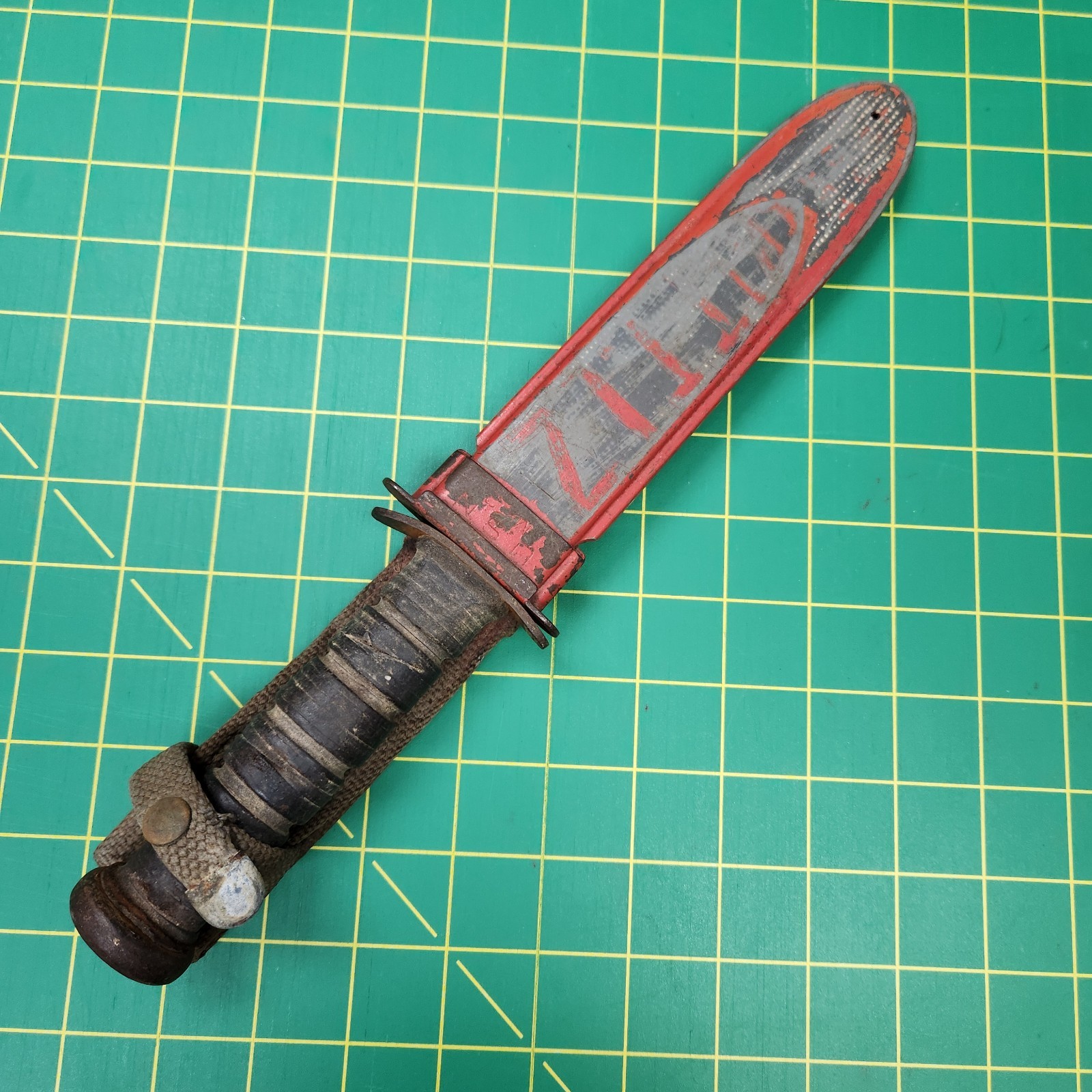 Vintage US NAVY WW II ERA MARK 2 Combat Knife 1940's possibly red metal sheath Vintage US NAVY WW II ERA MARK 2 Combat Knife 1940's possibly red metal sheath