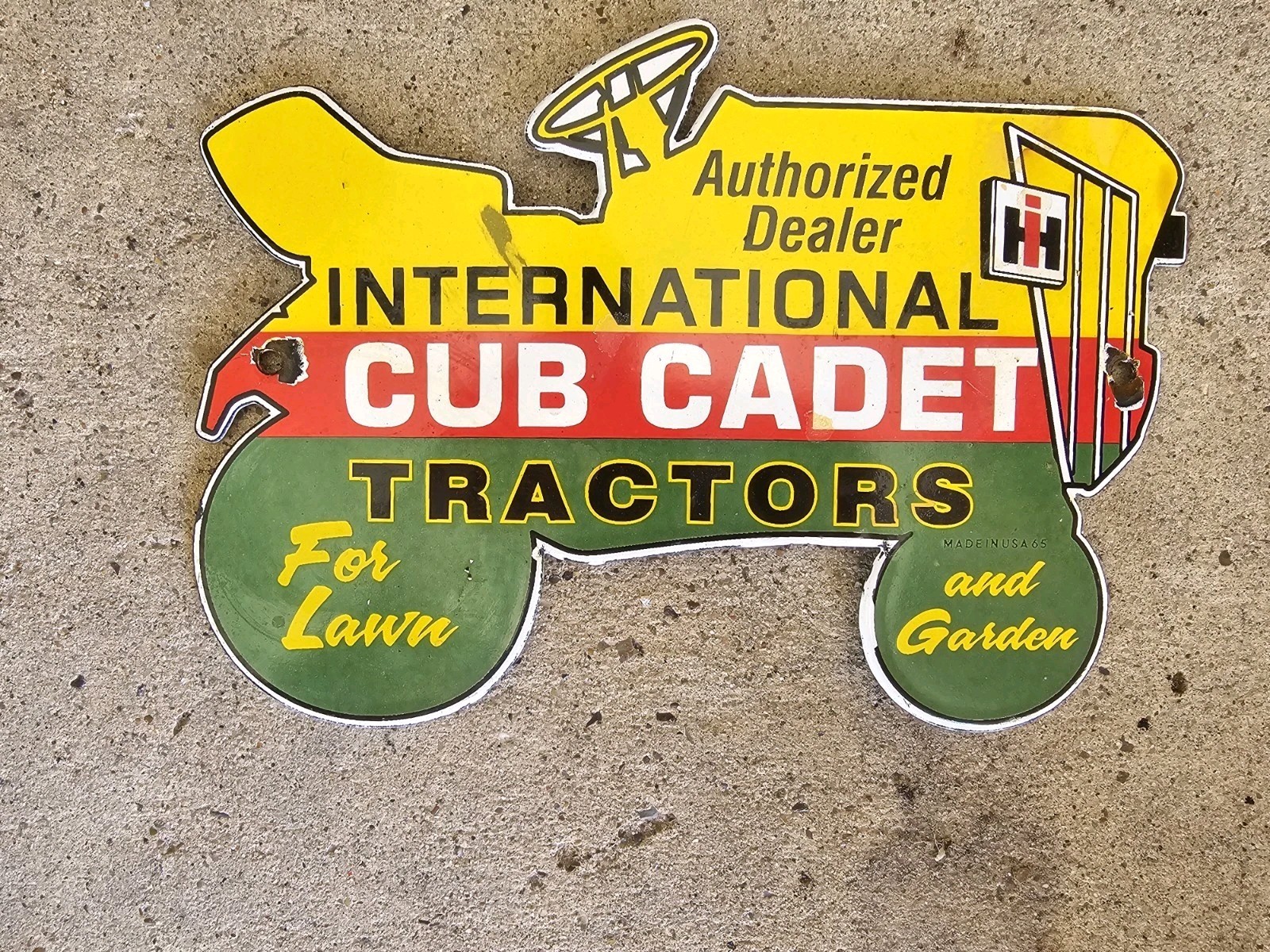 VINTAGE INTERNATIONAL CADET TRACTOR HEAVY DUTY FARM PORCELAIN SIGN 10\ VINTAGE INTERNATIONAL CADET TRACTOR HEAVY DUTY FARM PORCELAIN SIGN 10\