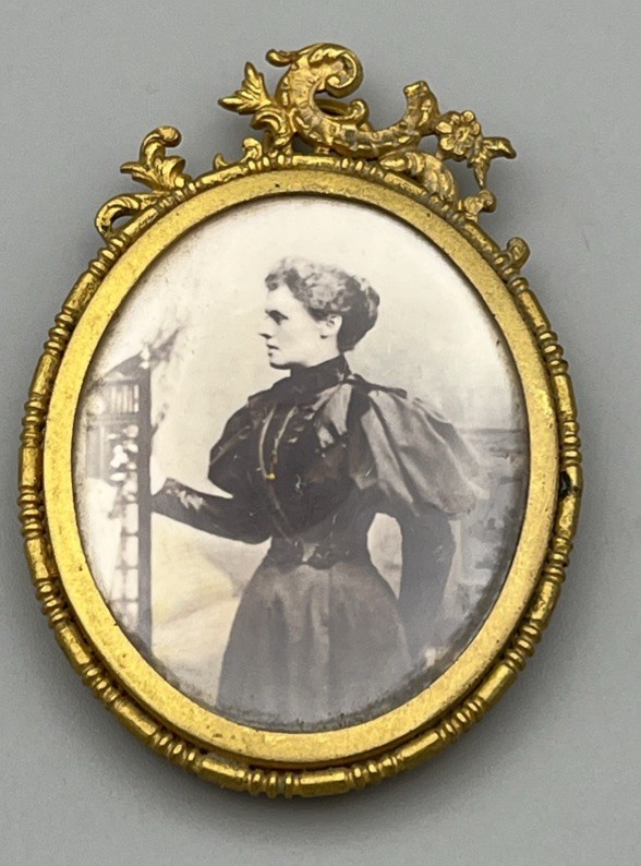 Antique Victorian Gilt Metal Hanging Portrait Photograph Frame Velvet Back c1895 Antique Victorian Gilt Metal Hanging Portrait Photograph Frame Velvet Back c1895