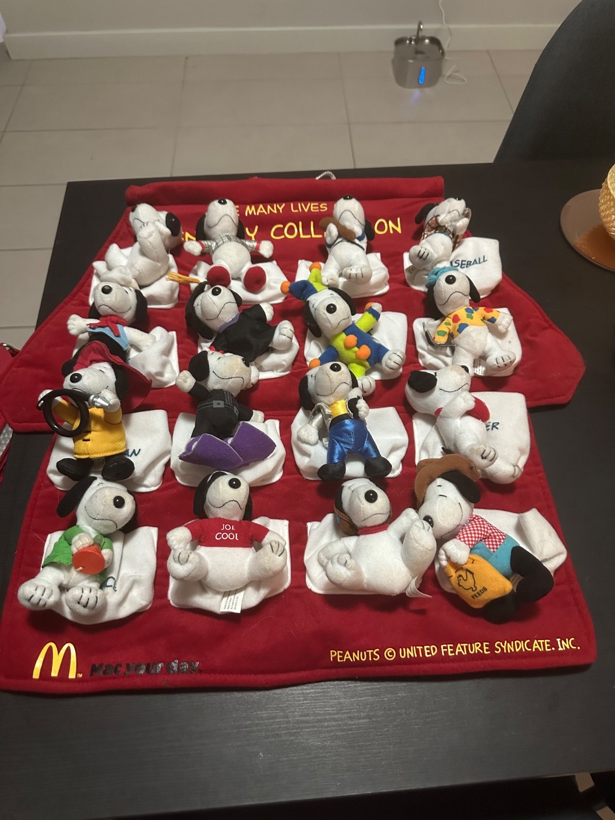 Vintage 2001 snoopy mcdonalds collection full set with mat Vintage 2001 snoopy mcdonalds collection full set with mat