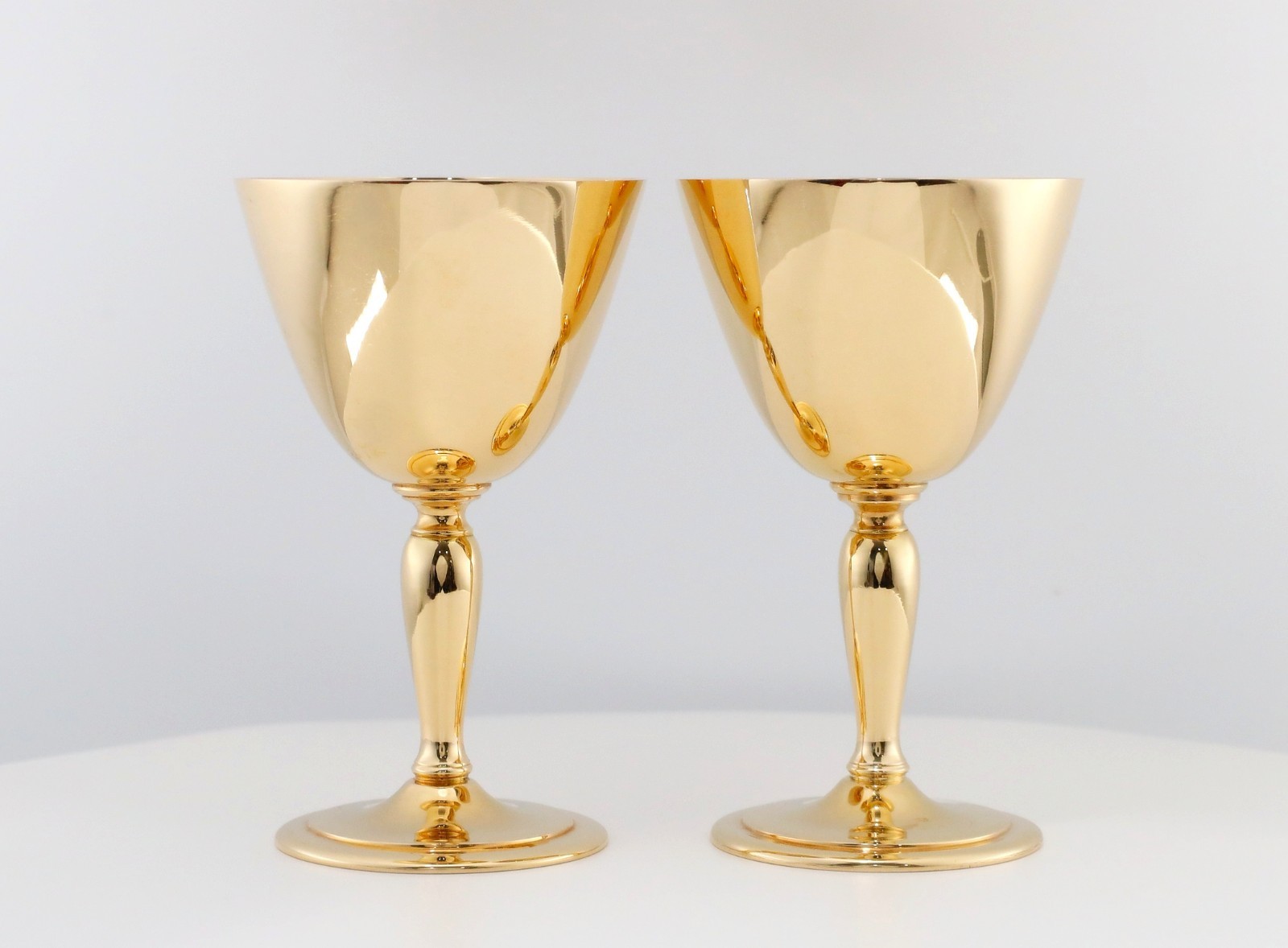 Exquisite Pair of Tiffany & Co. 14K Solid Gold Goblets 241.8 g – Rare Collect Exquisite Pair of Tiffany & Co. 14K Solid Gold Goblets 241.8 g – Rare Collect