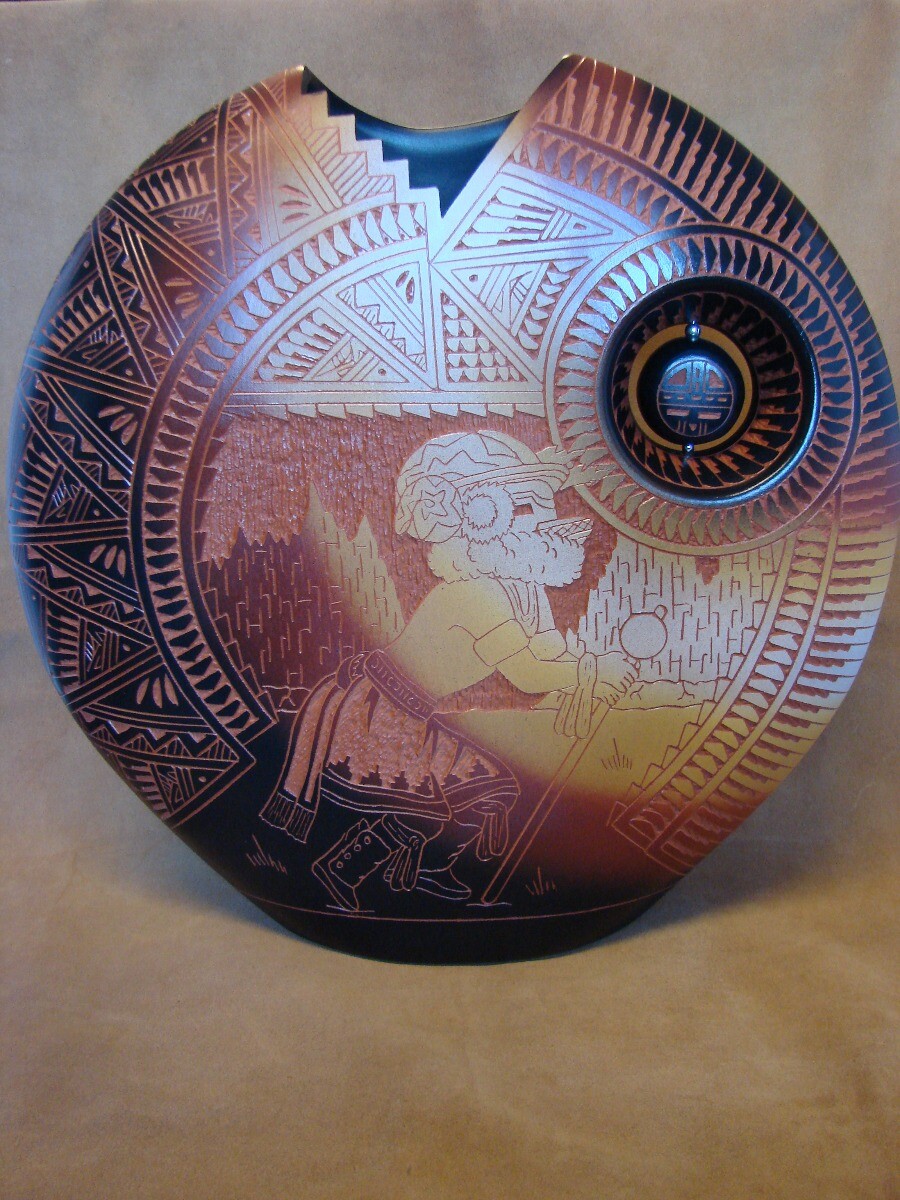 Laguna Pueblo Indian Hand Etched Pillow Pot by Diane Aragon