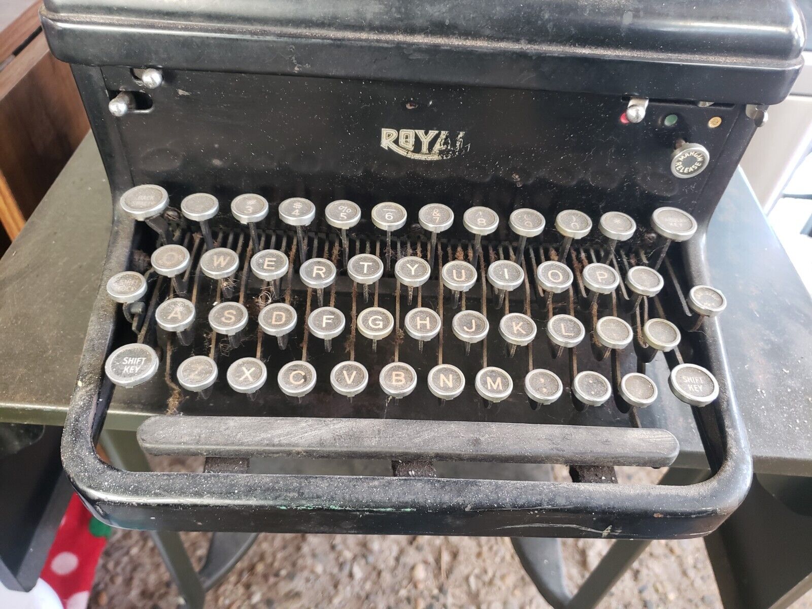 CLASSIC - Vintage (84yrs) 1937 ROYAL Manual Typewriter Serial # KHM 12-2012776