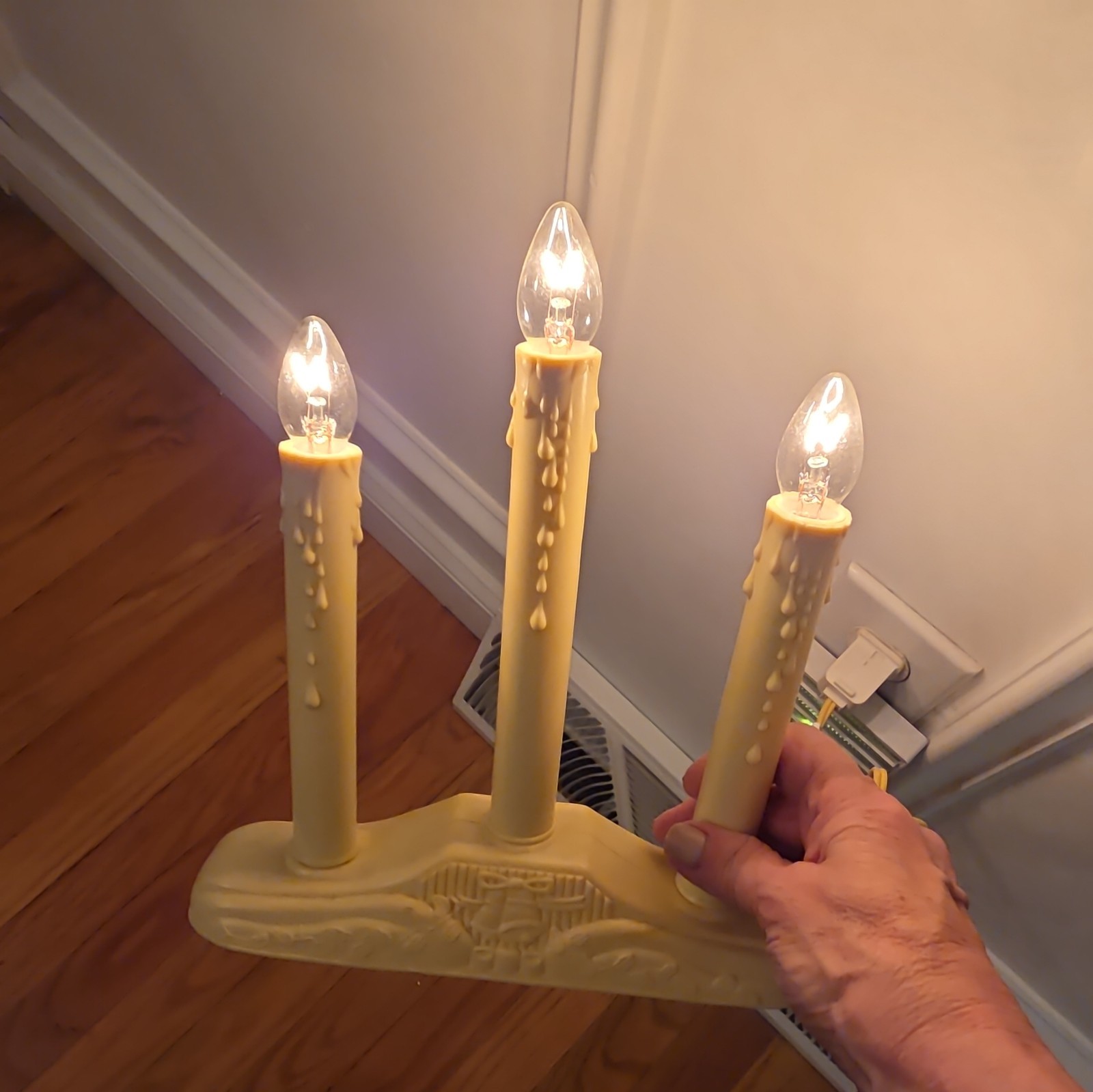 9 sets of Vintage 3 Light Electric Window Candles Christmas, all work 