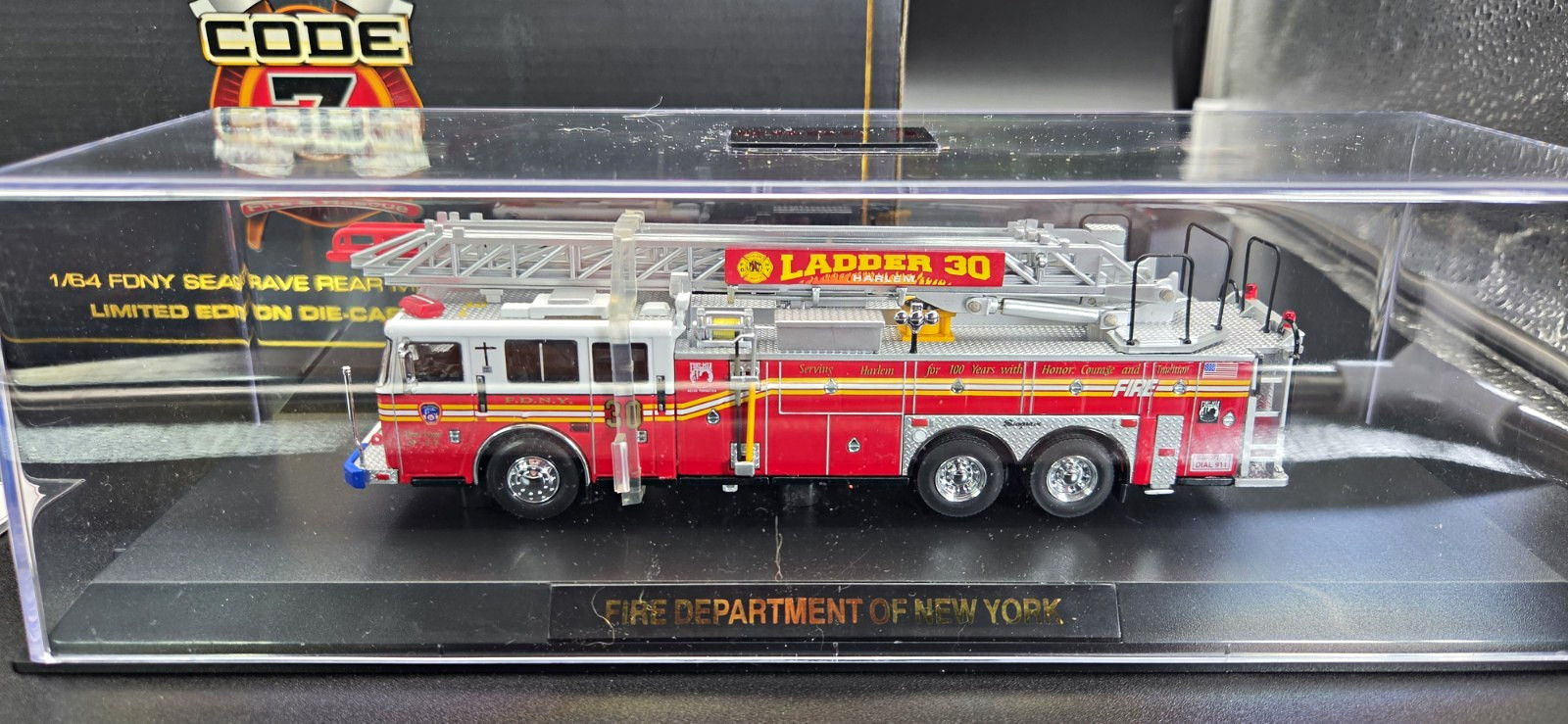 Code 3 FDNY Seagrave Rear Mount Ladder 30 1/64 Diecast w/ Case Box Code 3 FDNY Seagrave Rear Mount Ladder 30 1/64 Diecast w/ Case Box