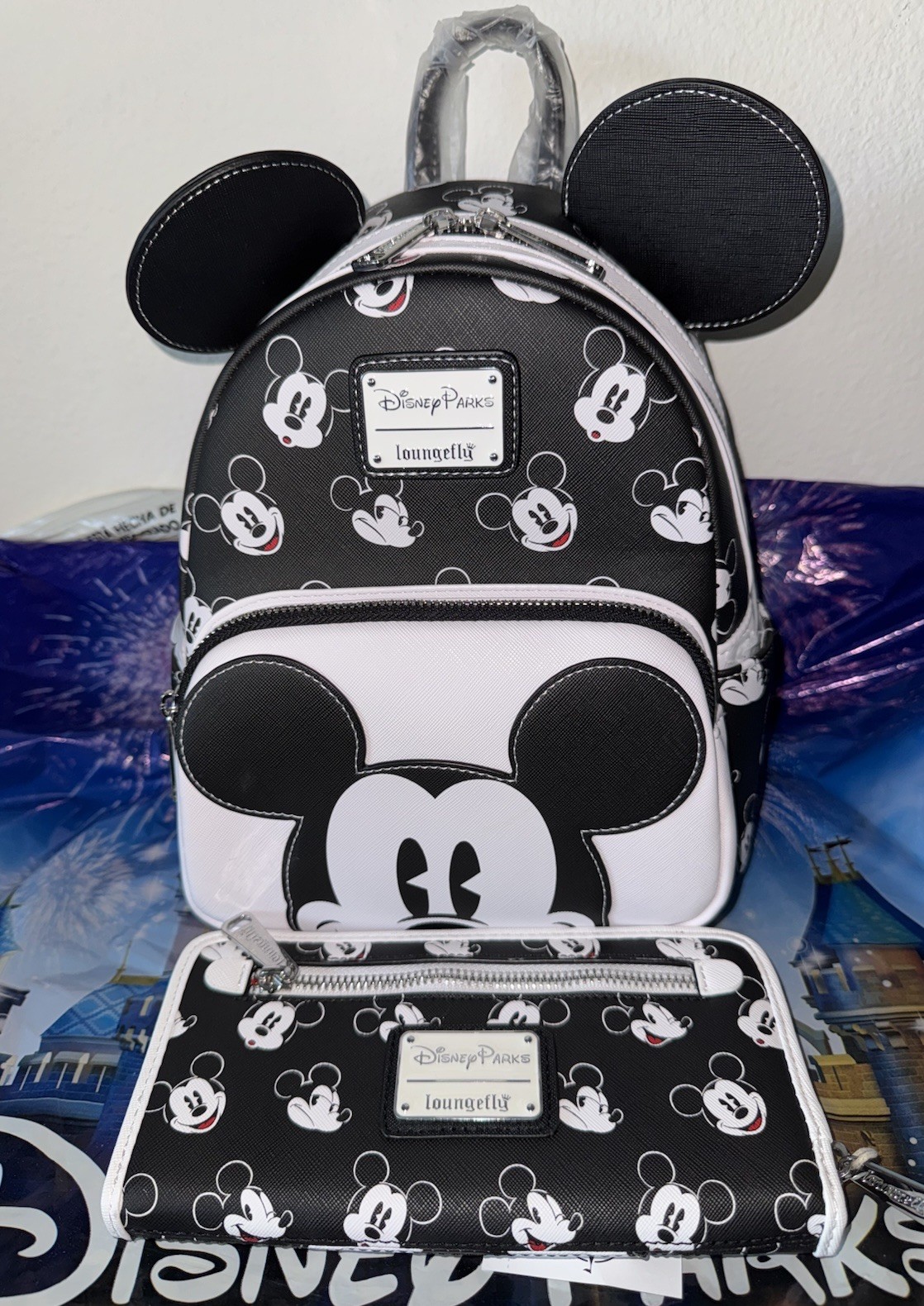 Loungefly Black/White Mini Backpack PLUS Matching Wallet Disney Parks Mickey Loungefly Black/White Mini Backpack PLUS Matching Wallet Disney Parks Mickey