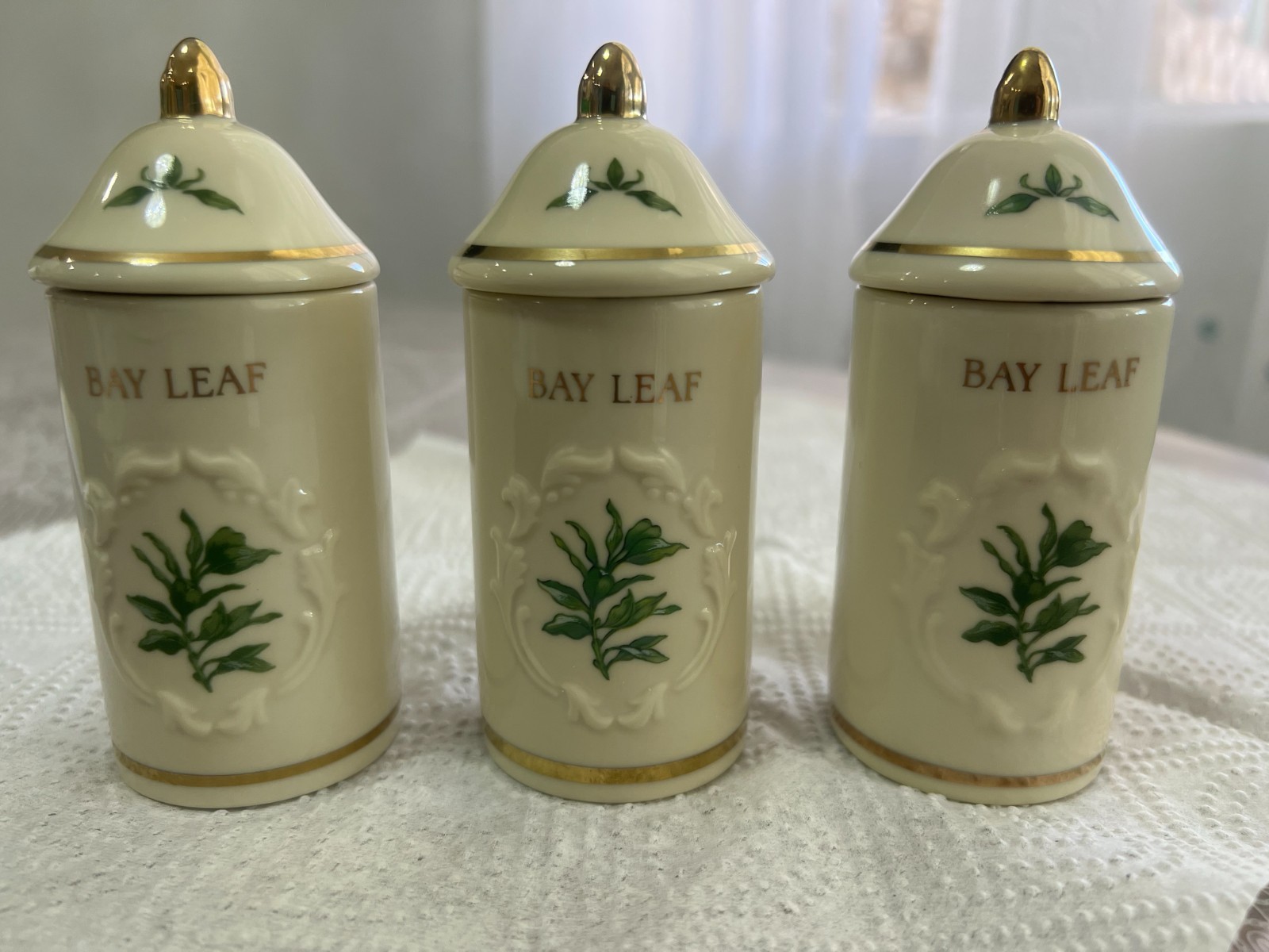Vintage 1992 Lenox Spice Garden Bay Leaf JAR and LID, Quantity 3 Vintage 1992 Lenox Spice Garden Bay Leaf JAR and LID, Quantity 3