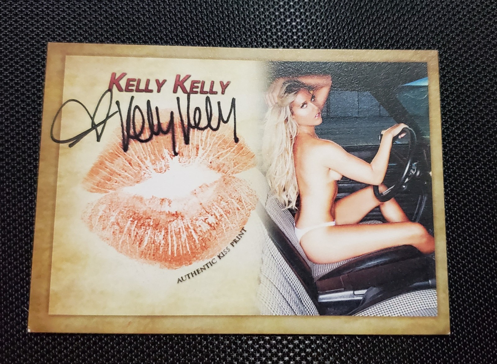 2020 Collectors Expo Model Kelly Kelly Autographed Kiss Card 2020 Collectors Expo Model Kelly Kelly Autographed Kiss Card
