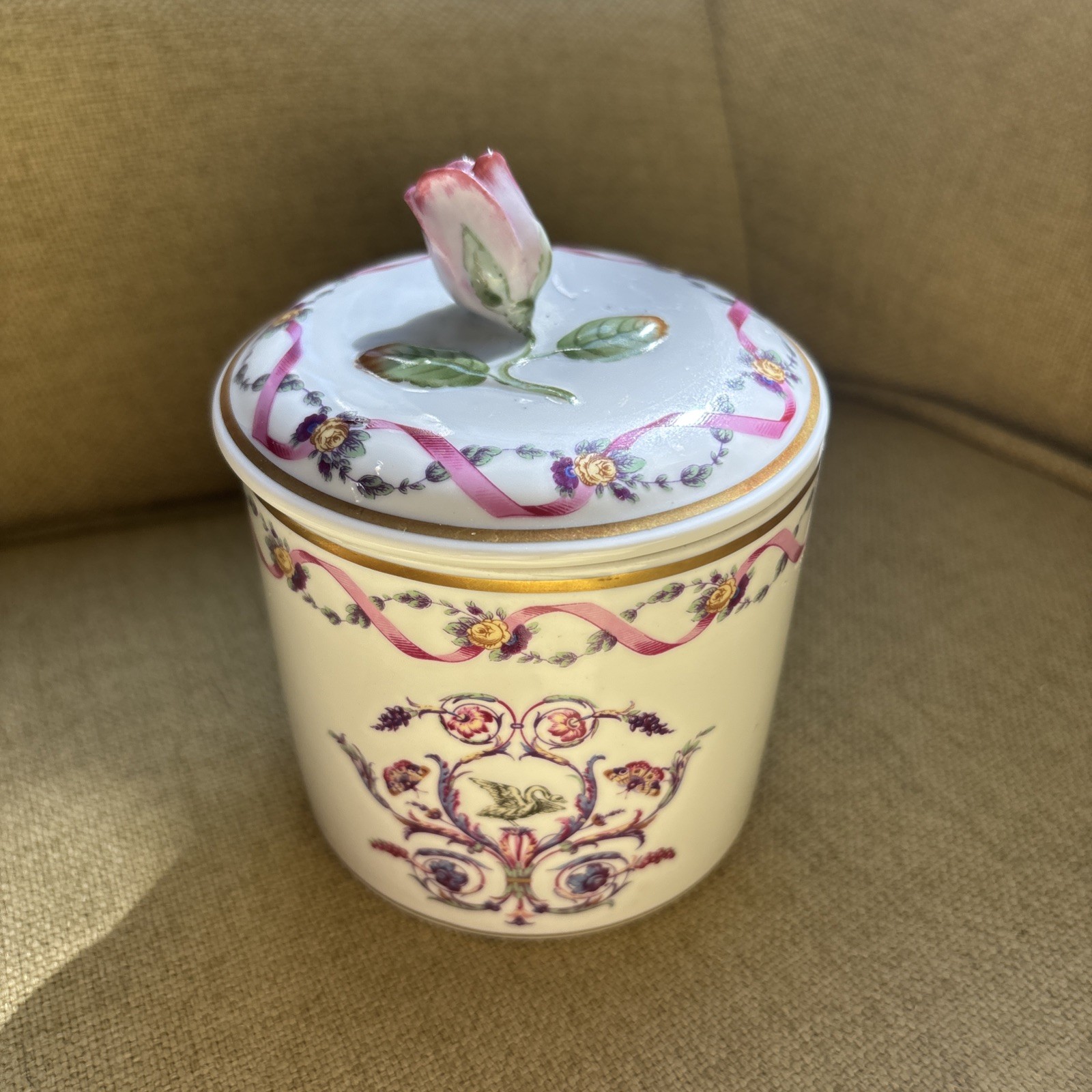 RARE VTG Richard Ginori Rapallo Round ITALY Ribbon Motif Jar Rose Lid~Gold Trim RARE VTG Richard Ginori Rapallo Round ITALY Ribbon Motif Jar Rose Lid~Gold Trim