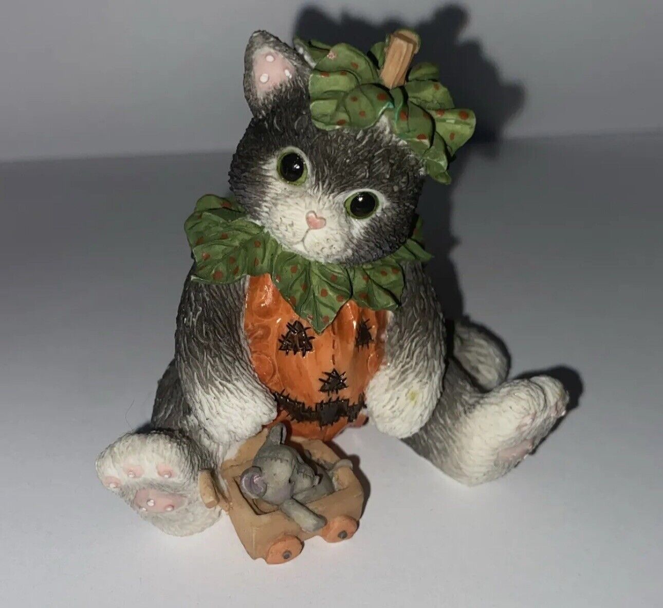 Enesco Calico Kittens “We’ve Carved A Perfect Friendship” Cat Halloween Figurine