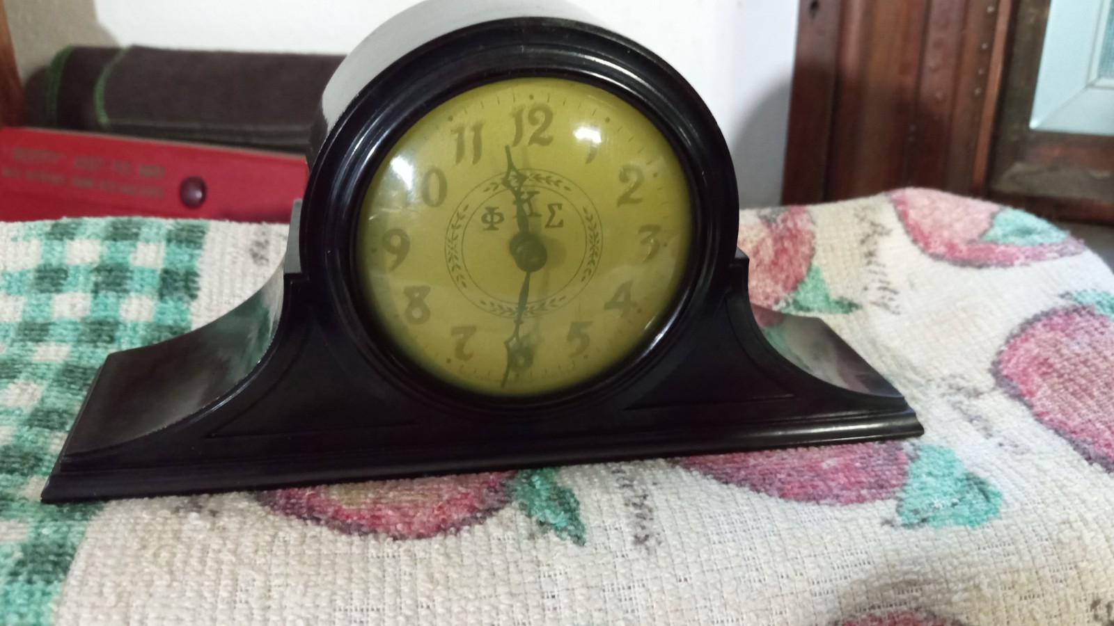 HOPE COLLEGE VTG NEW HAVEN BAKELITE DESK CLOCK ART DECO OMICRON KAPPA EPSILON HOPE COLLEGE VTG NEW HAVEN BAKELITE DESK CLOCK ART DECO OMICRON KAPPA EPSILON