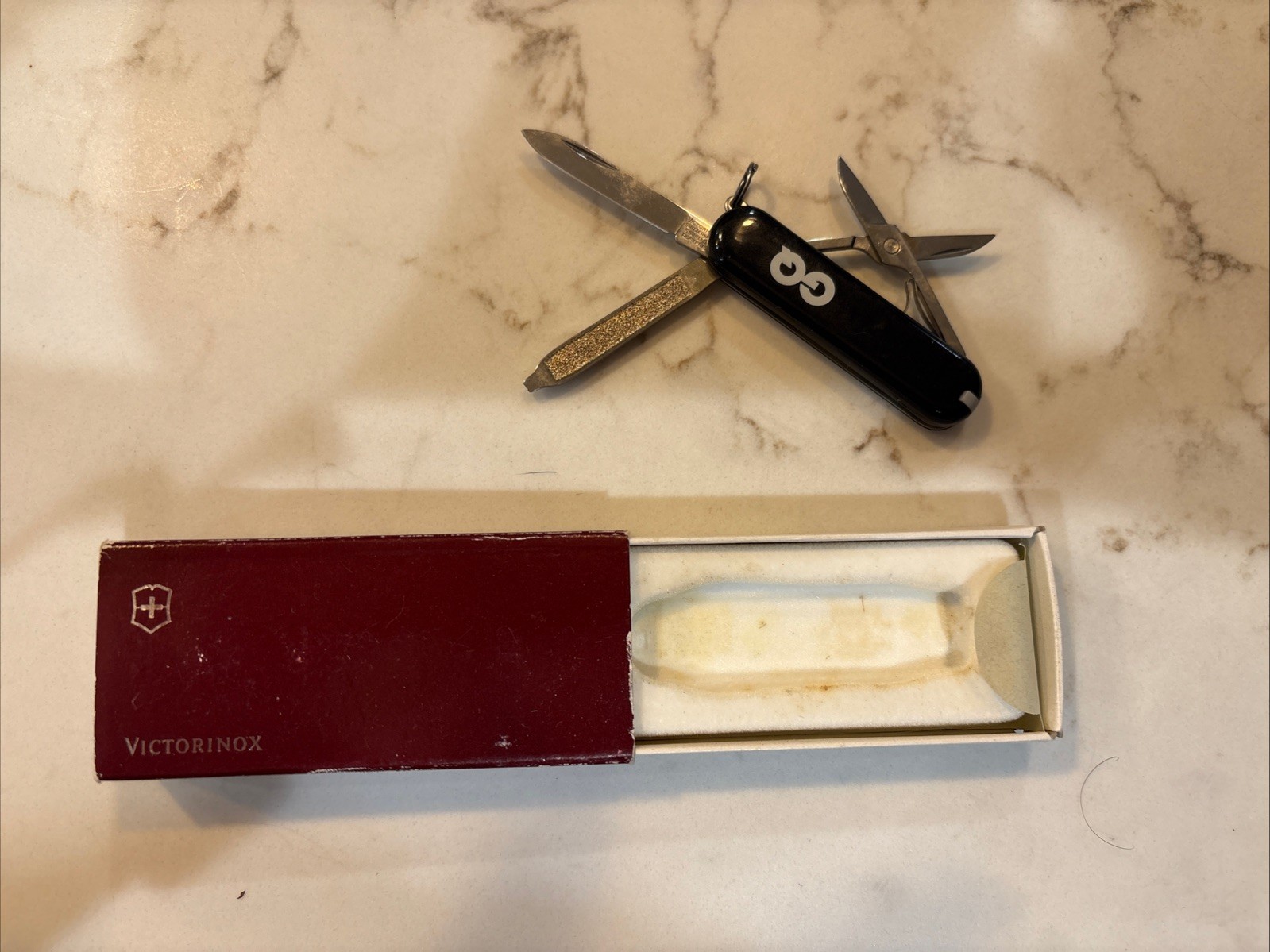 VICTORINOX BLACK 2.75” SWISS ARMY KNIFE IN BOX NIB UNUSED GQ VICTORINOX BLACK 2.75” SWISS ARMY KNIFE IN BOX NIB UNUSED GQ