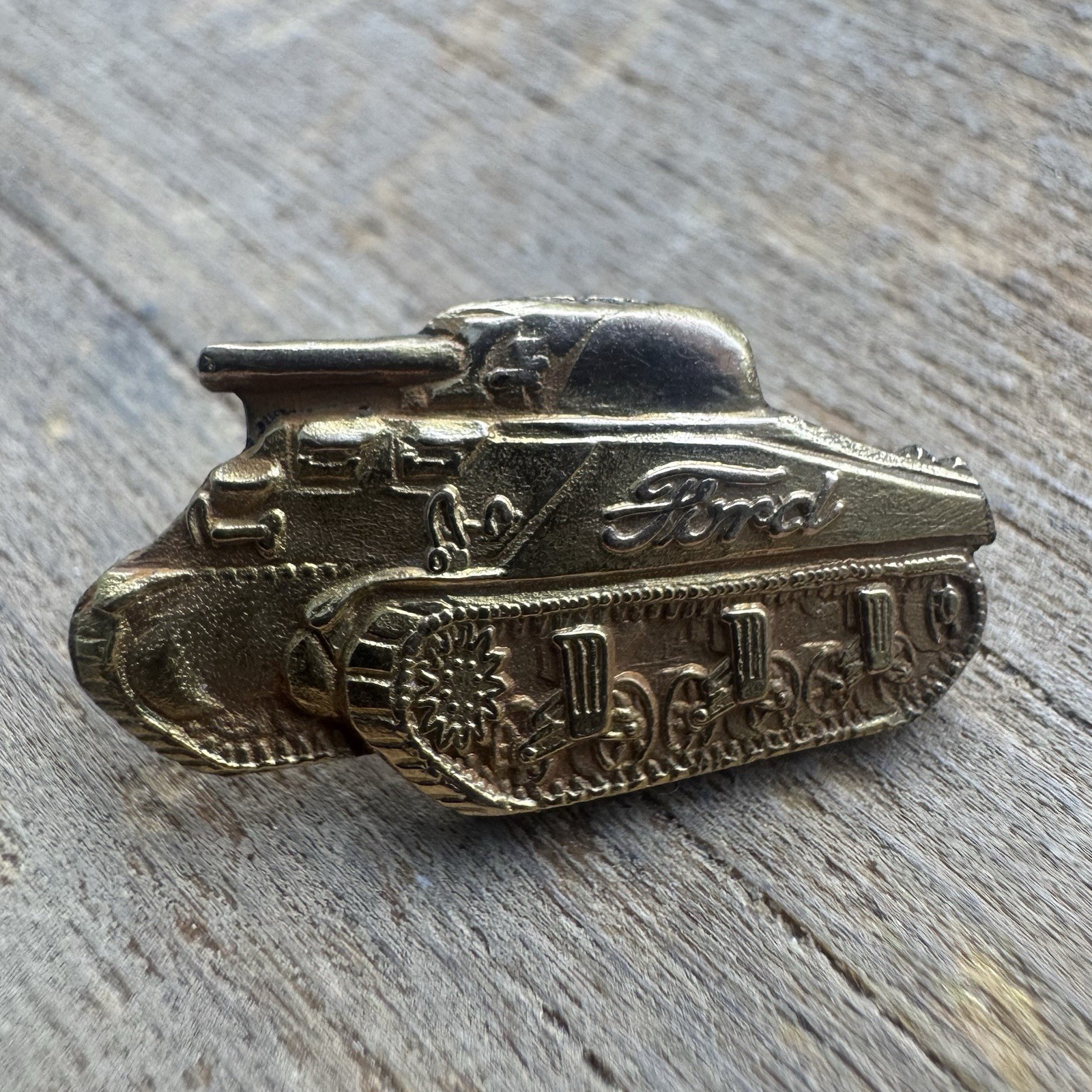 Rare Vintage Ford 3-Ton M1917 World War I Tank Screwback Pin Badge 1/20 10k G.F.